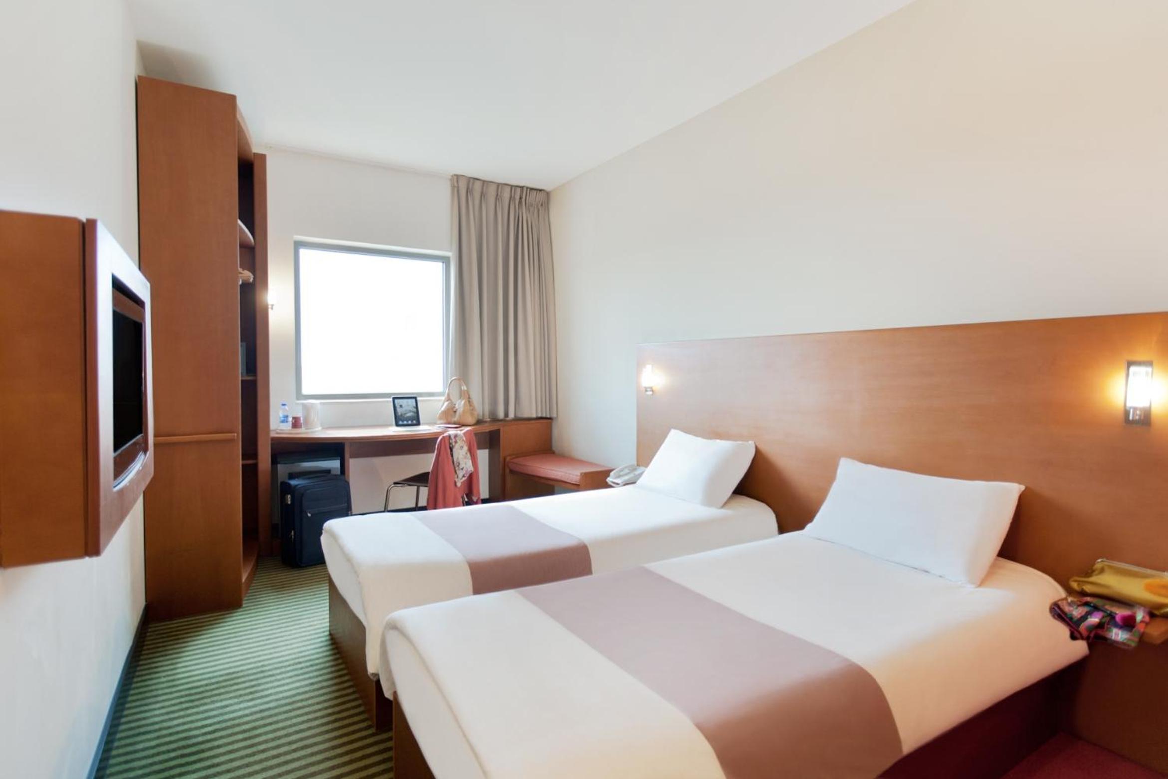 Standard Twin Room - Photo 3