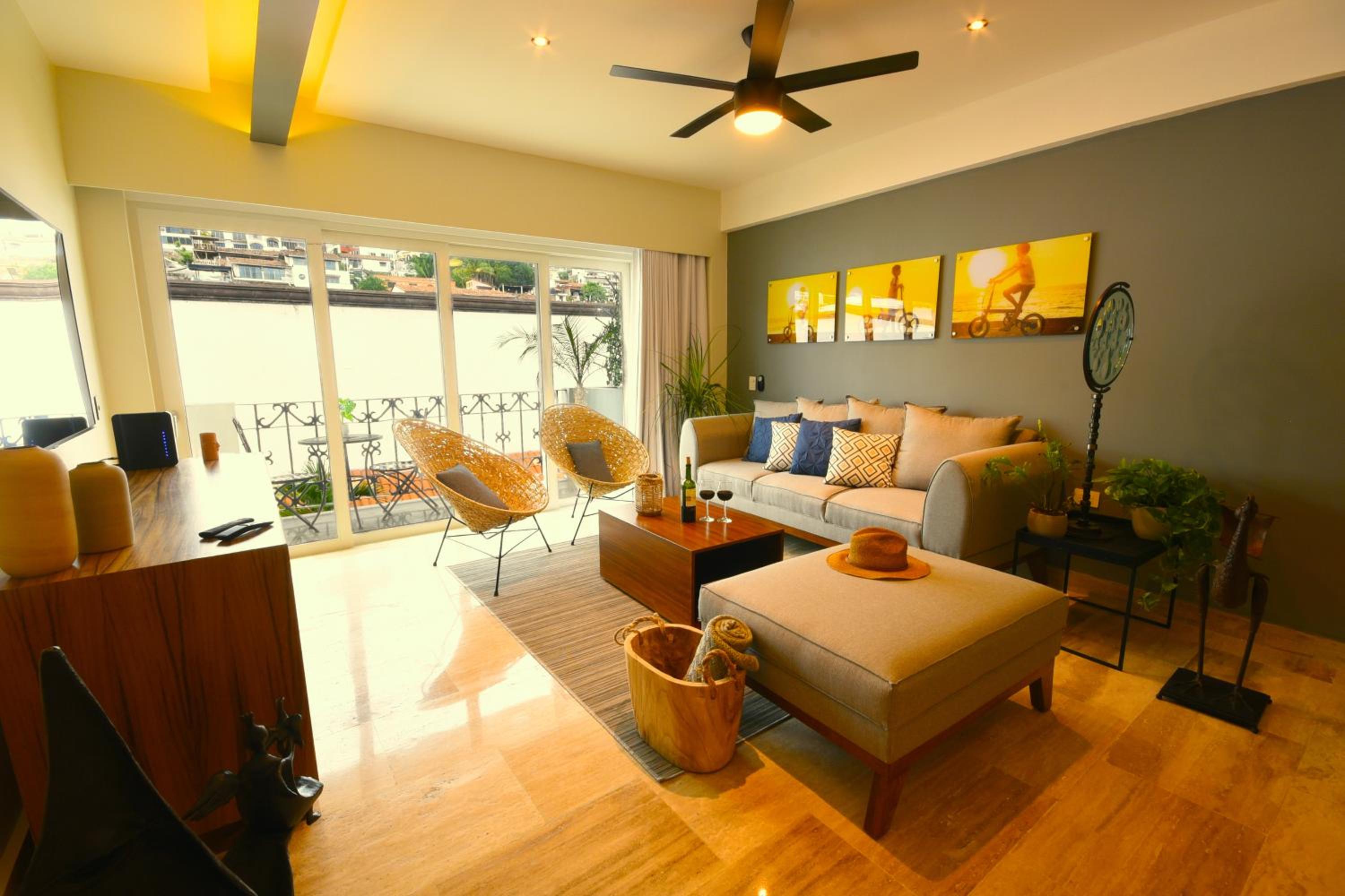Apartment with Mountain View - Photo 1
