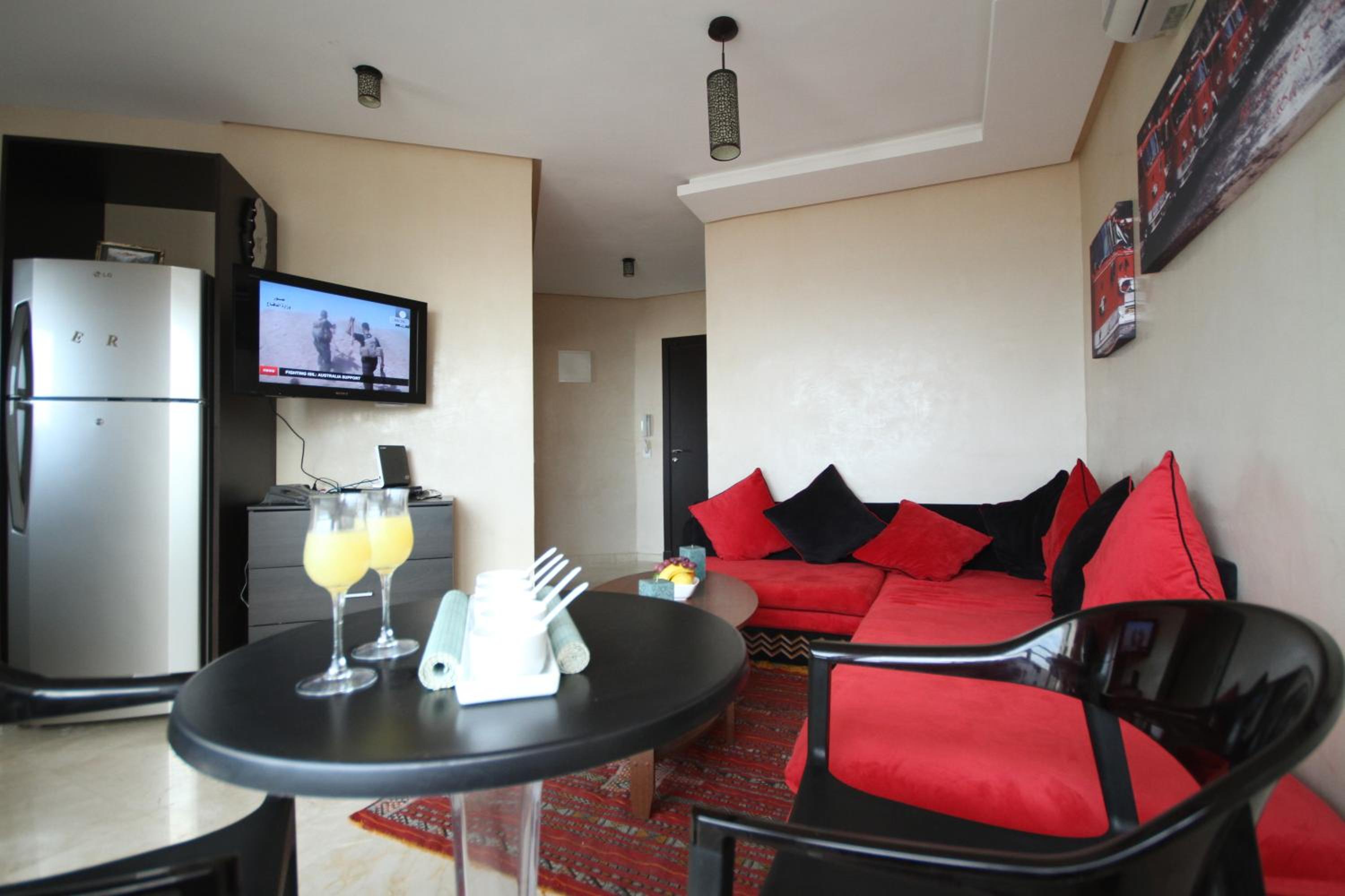 Apartment with Sea View - Photo 3