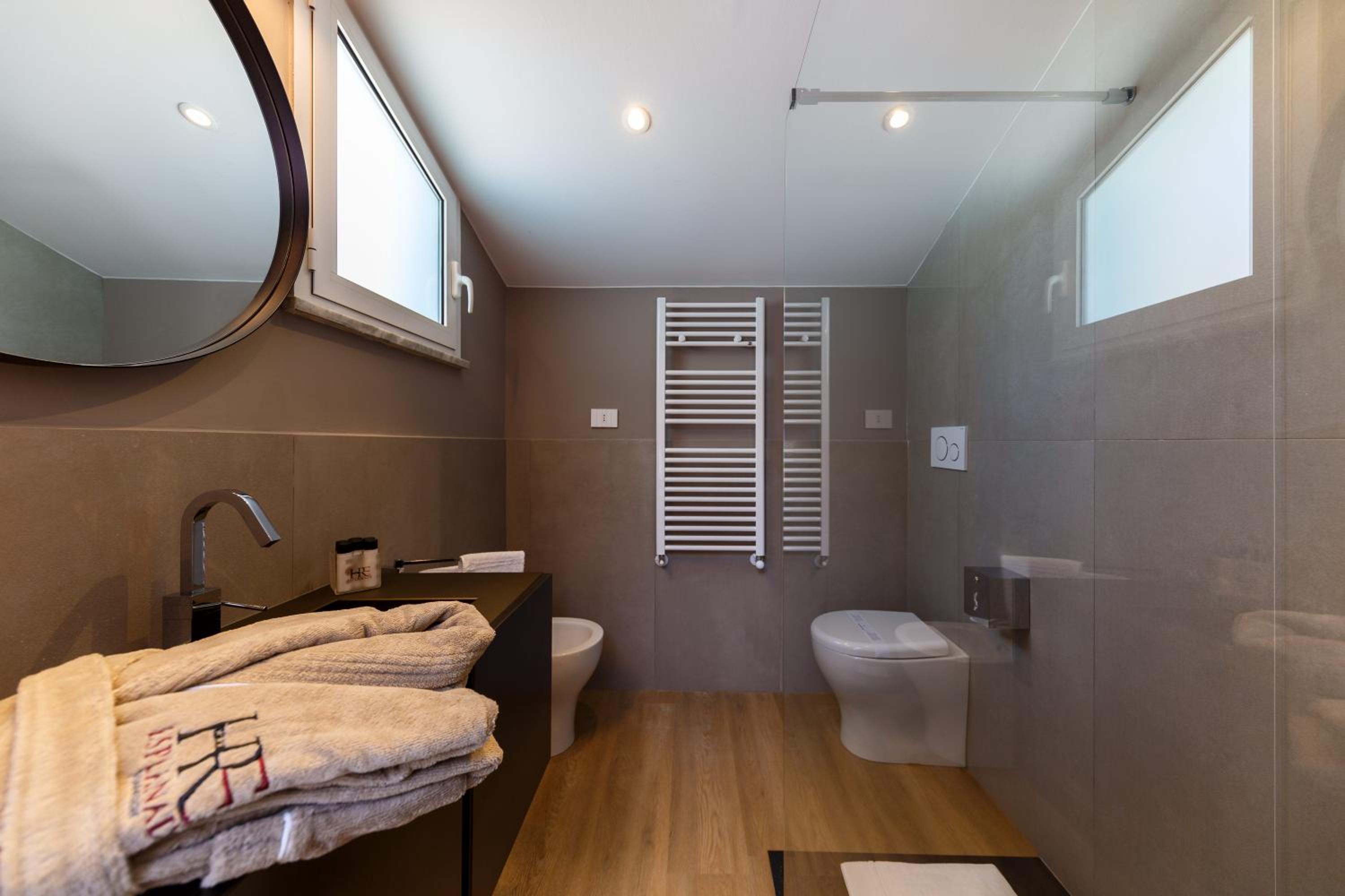 Suite with Spa Bath and Sauna - Photo 10
