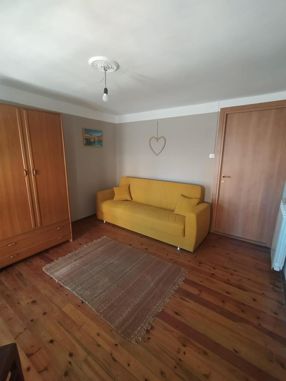 One-Bedroom Apartment - Photo 7