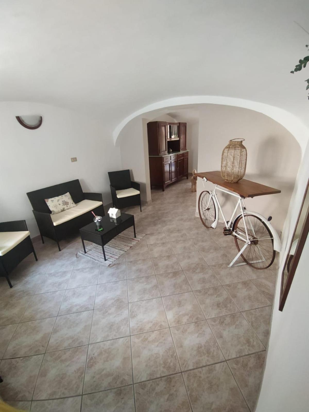One-Bedroom Apartment - Photo 1
