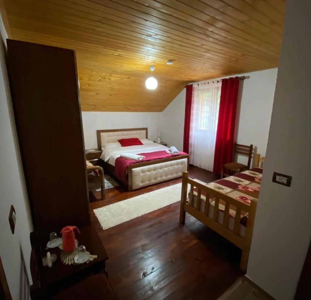 Standard Triple Room photo 2