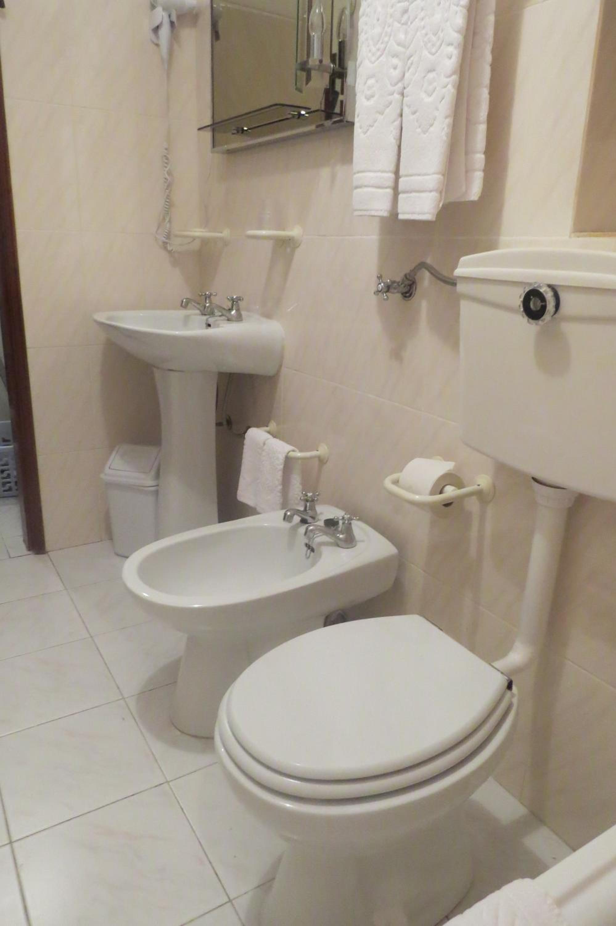One-Bedroom Apartment - Photo 12
