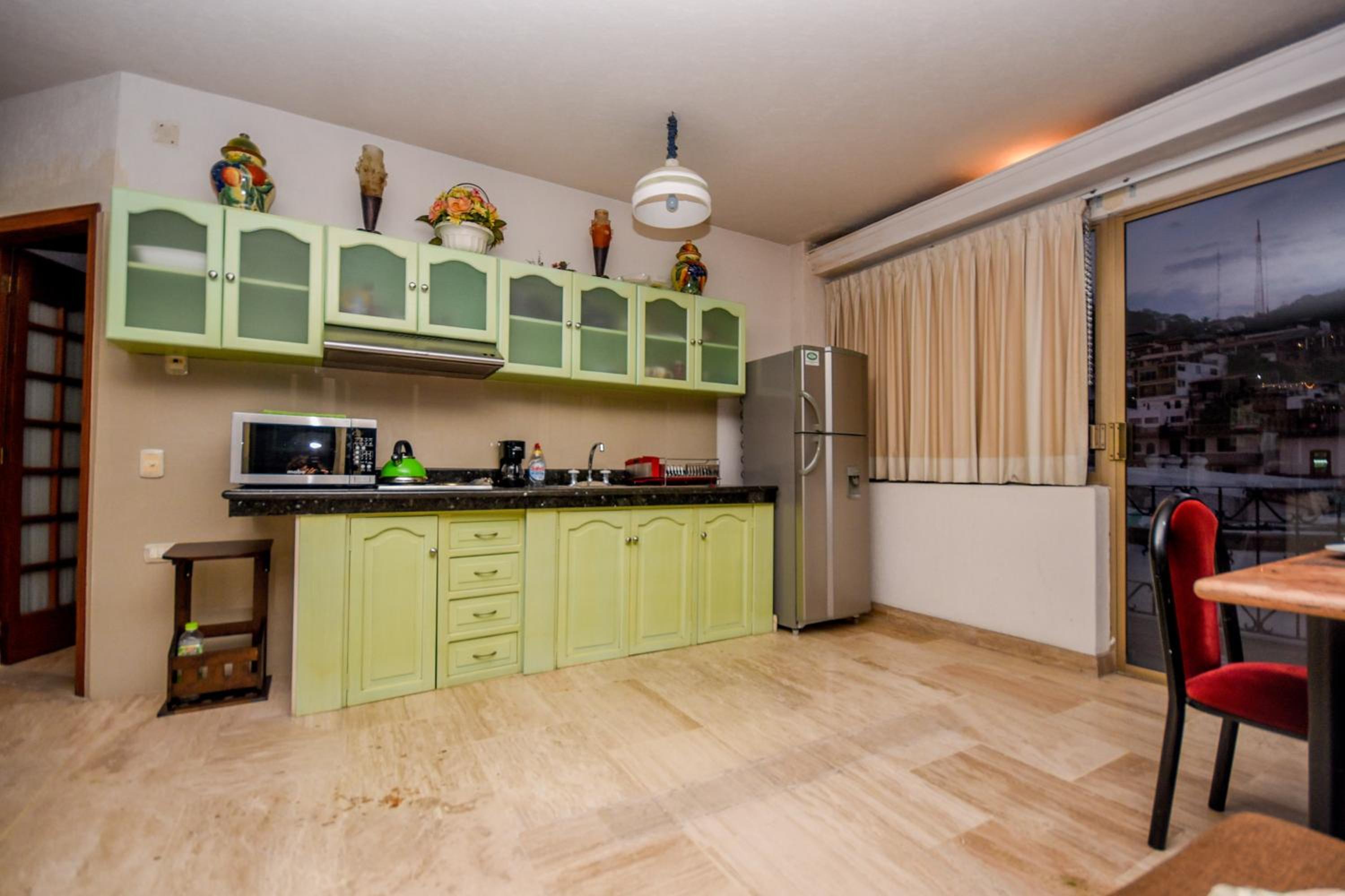Apartment with Sea View - Photo 7