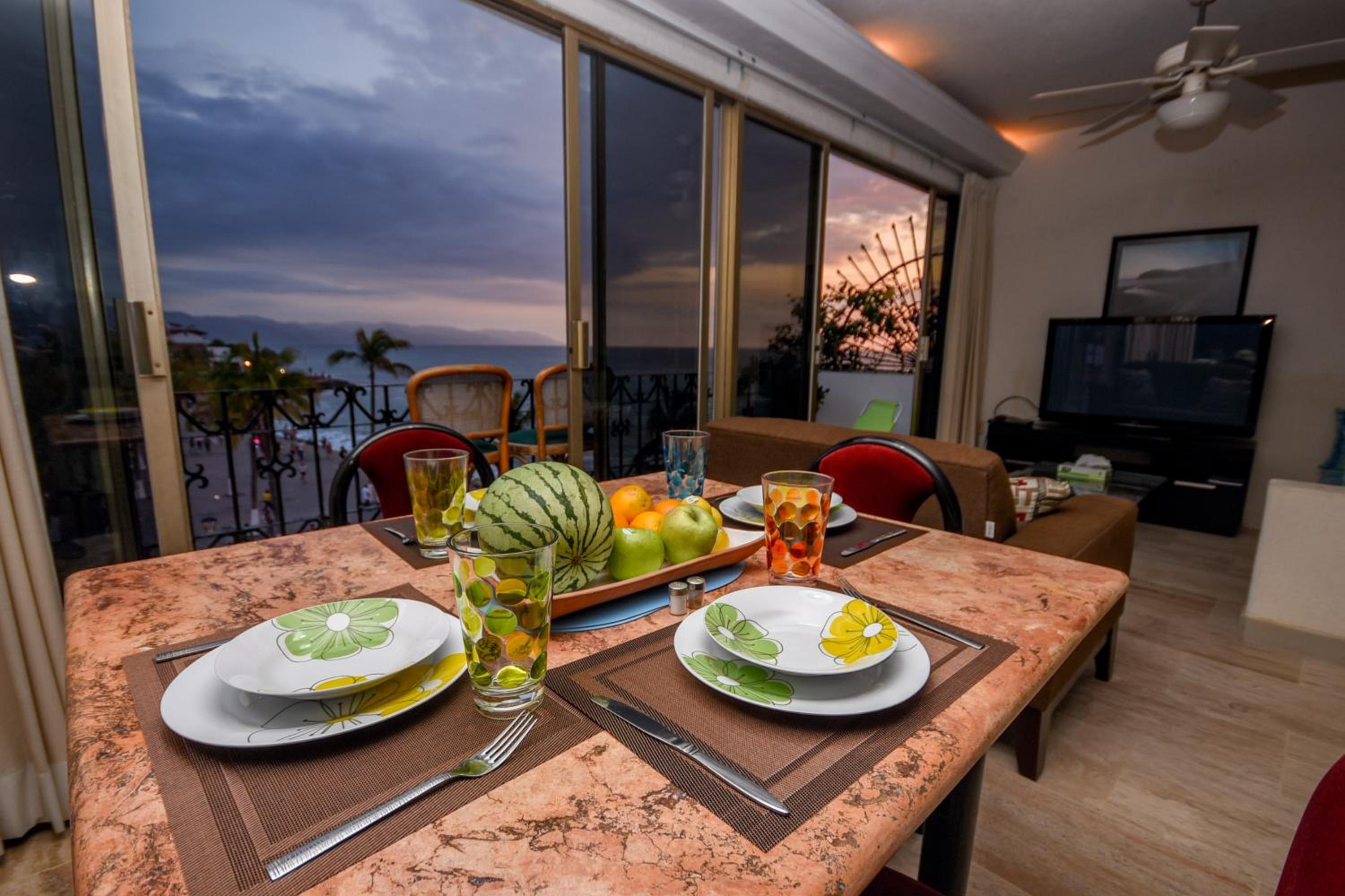 Apartment with Sea View - Photo 8