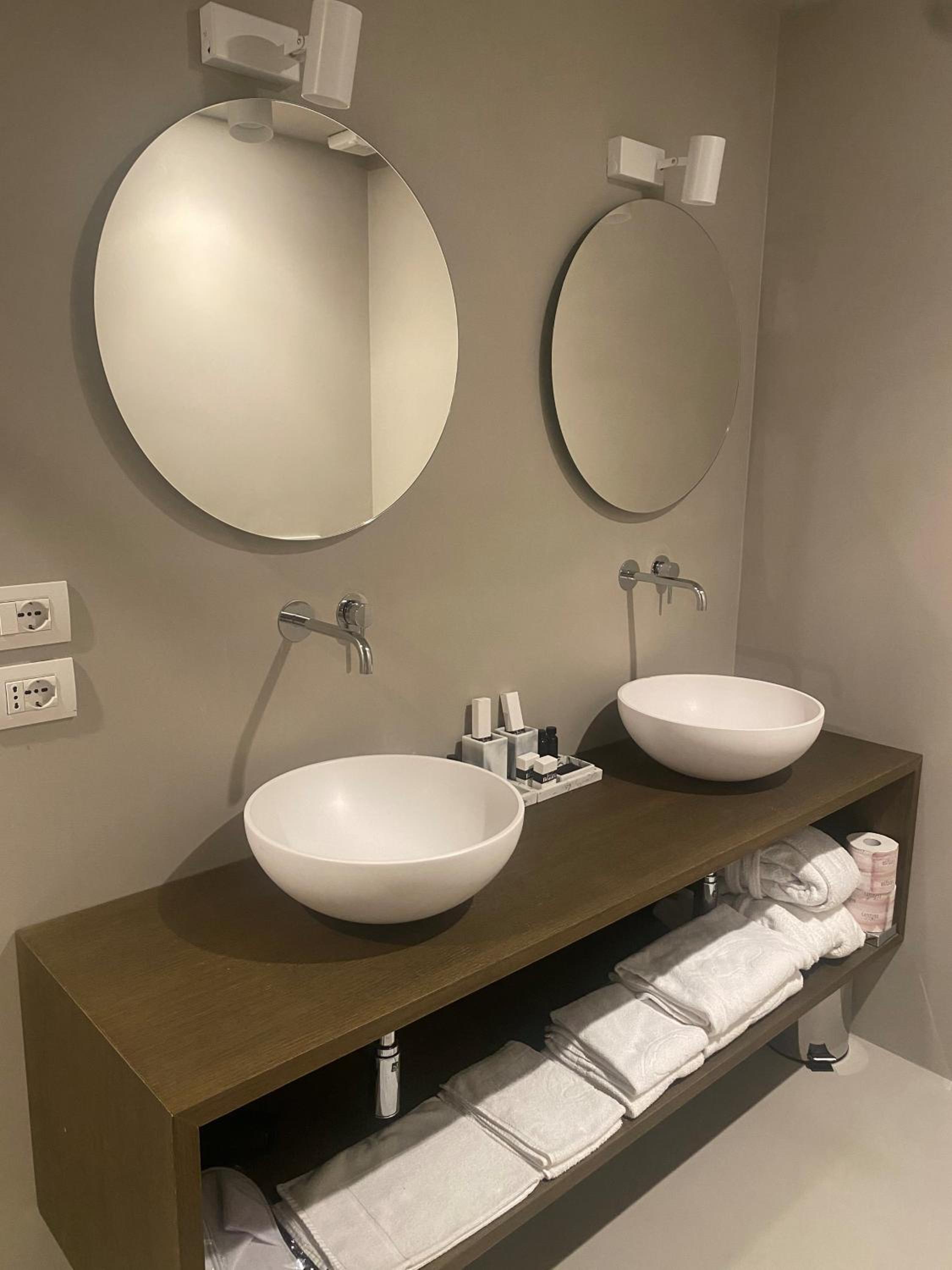 Deluxe Double or Twin Room - Photo 2