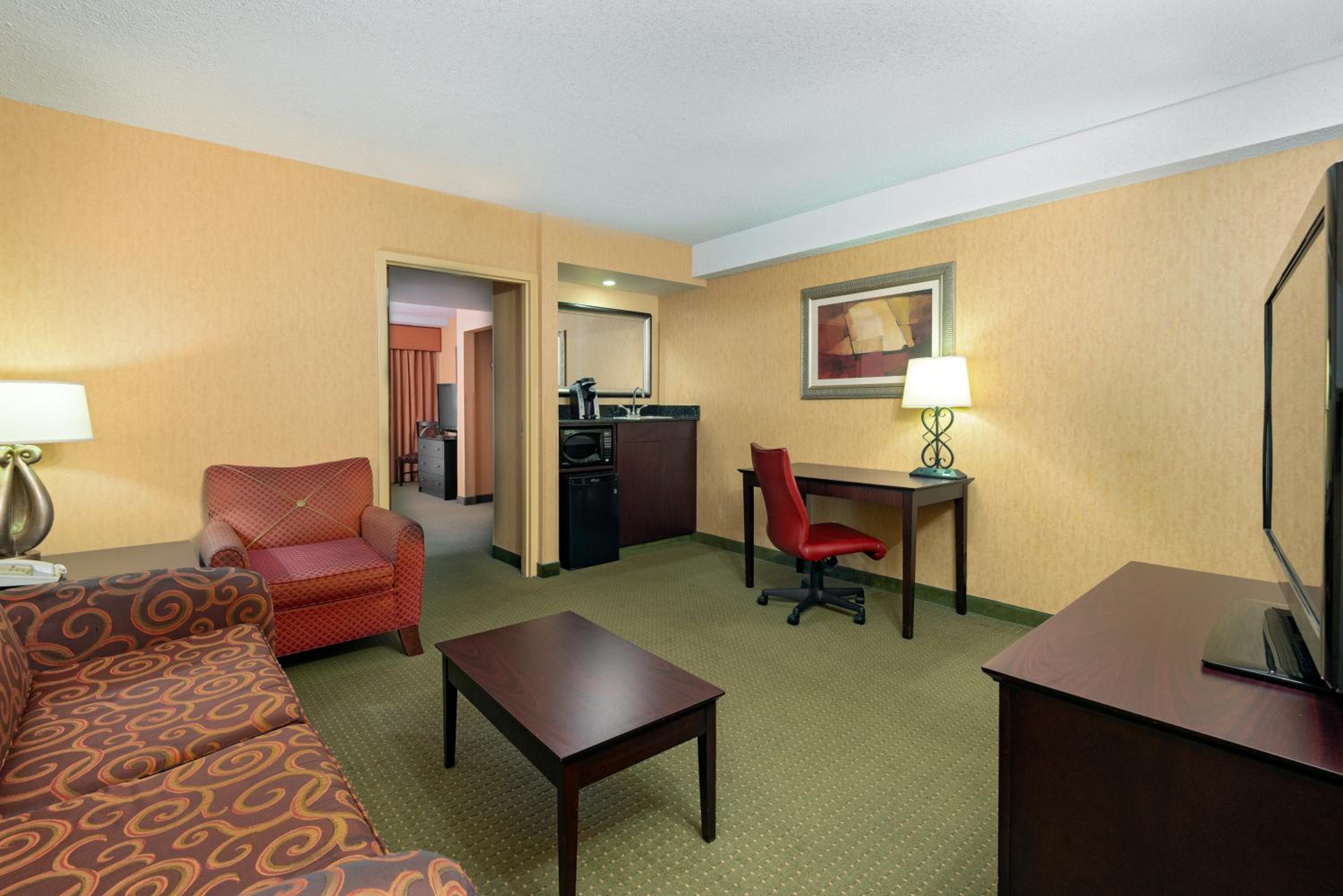 Executive Suite - Photo 1