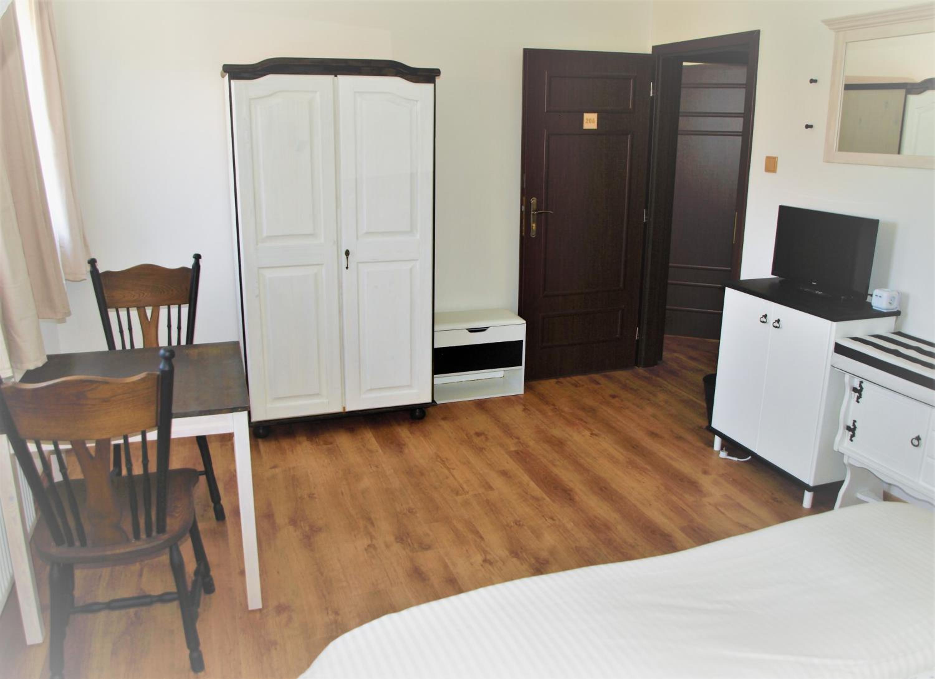 Deluxe Suite - Photo 19
