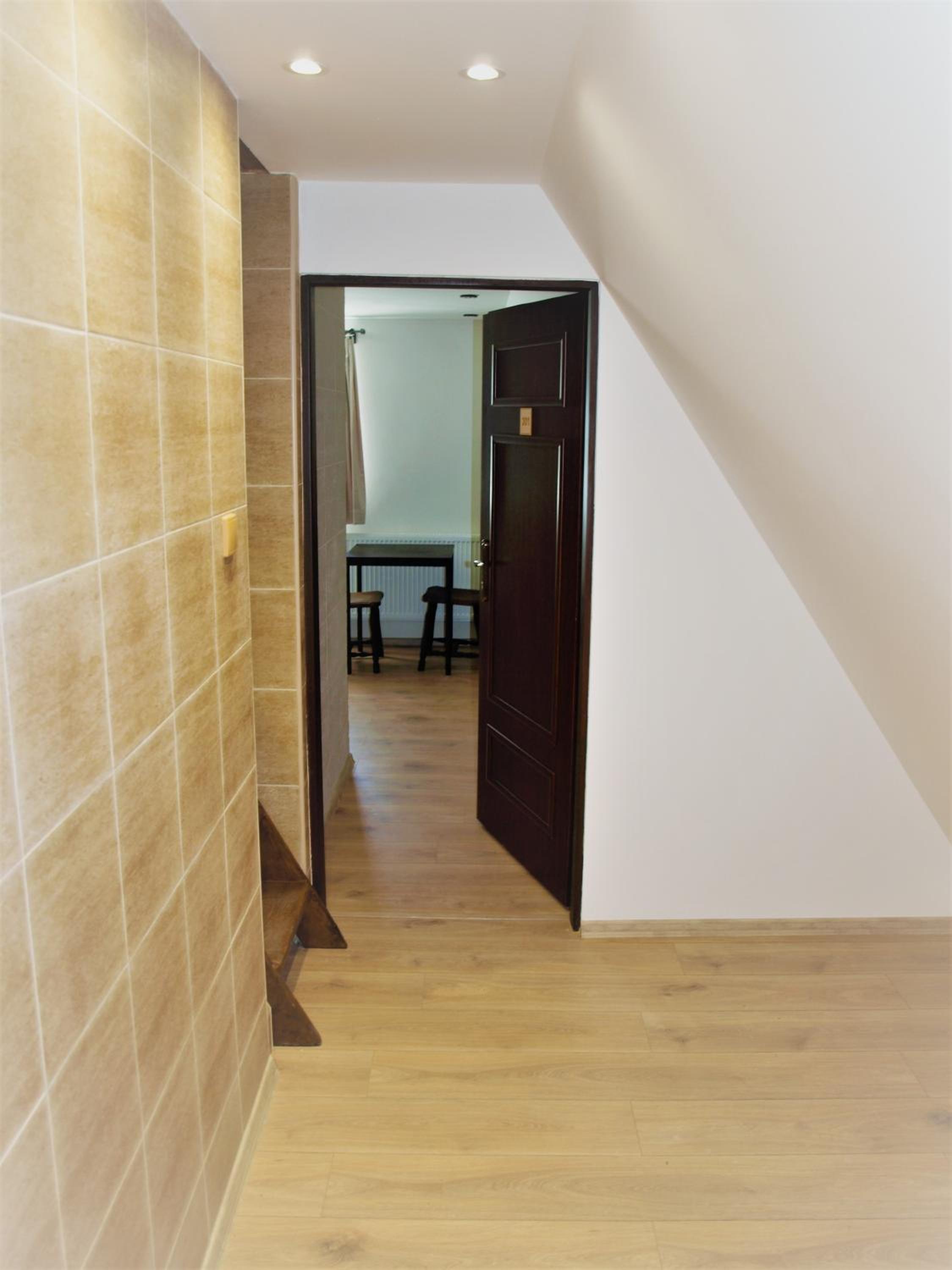 Executive Suite - Photo 9
