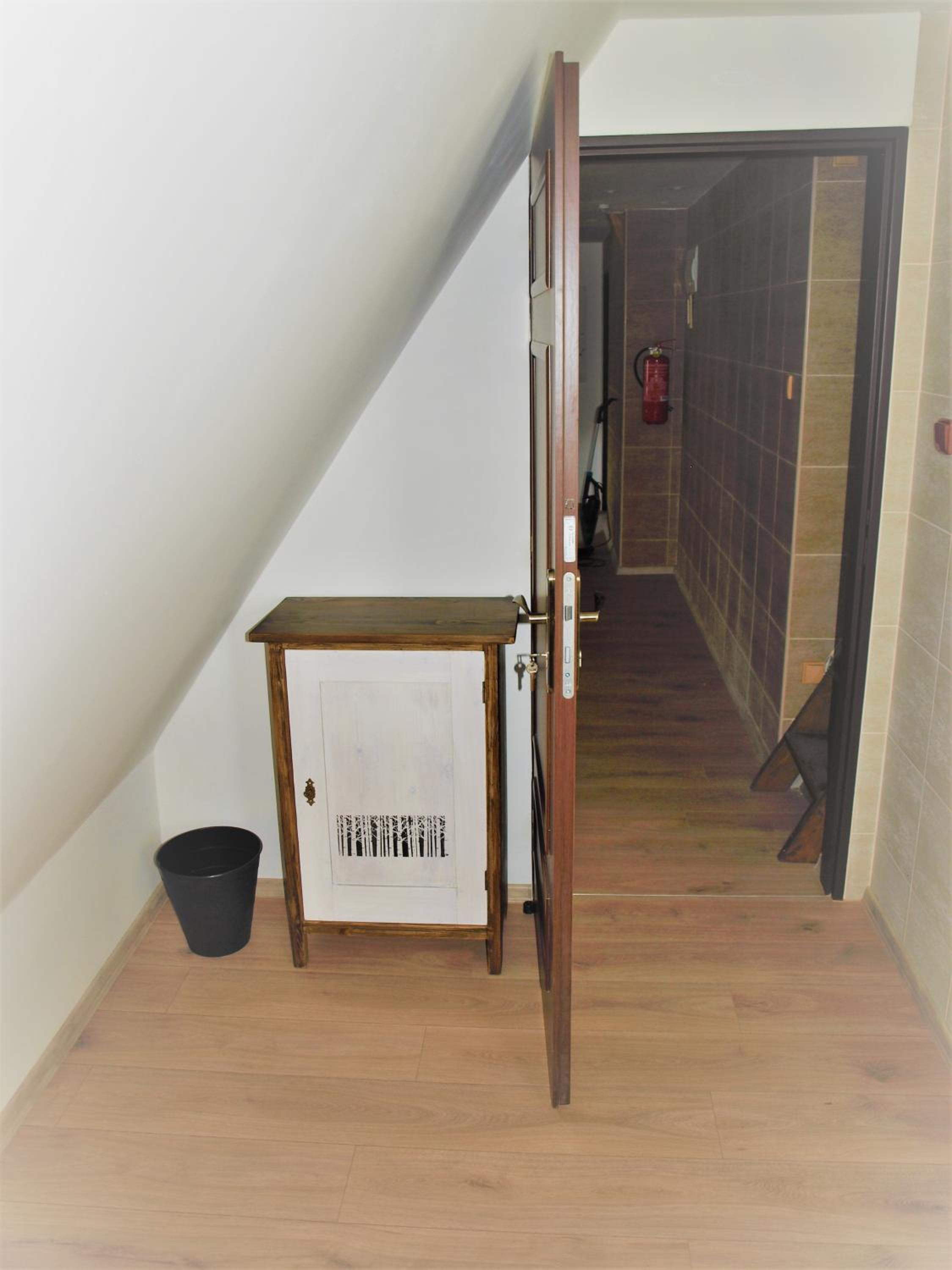Executive Suite - Photo 15