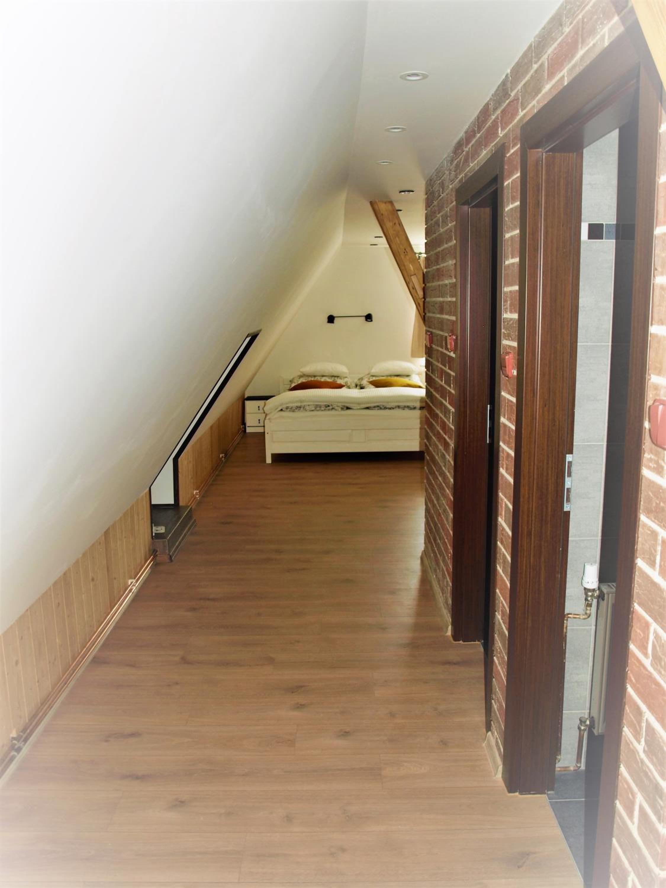 Executive Suite - Photo 8