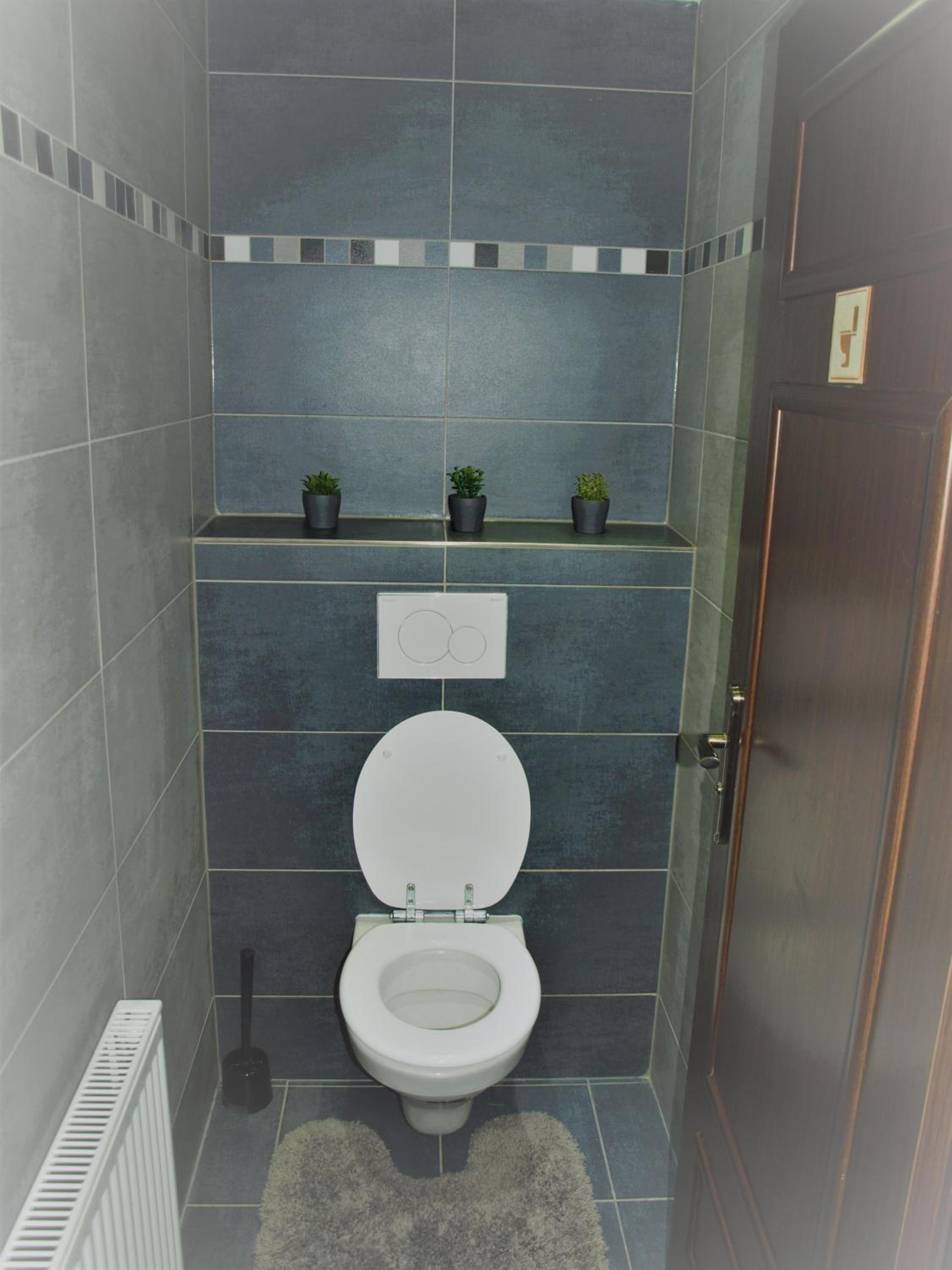Executive Suite - Photo 18
