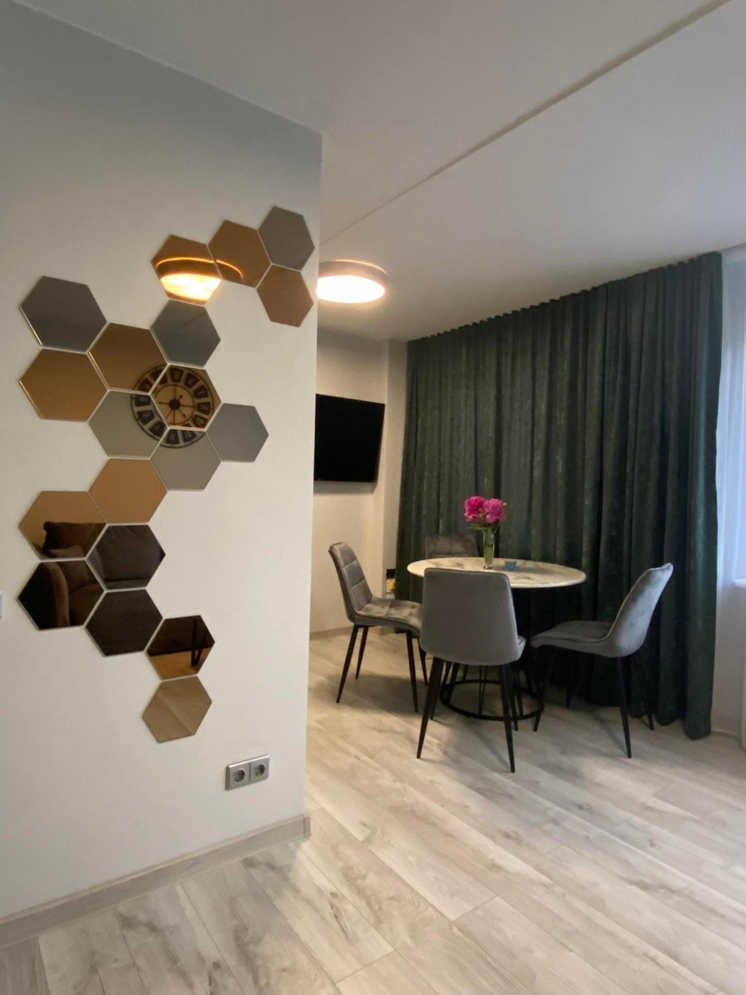 One-Bedroom Apartment - Photo 3