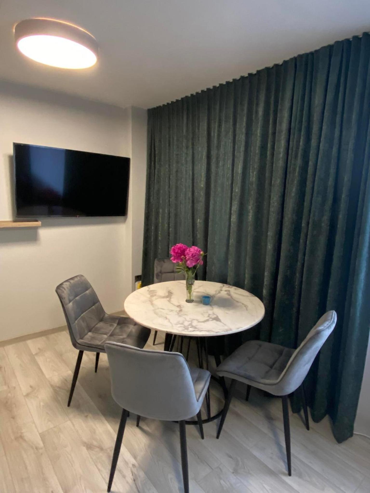 One-Bedroom Apartment - Photo 4
