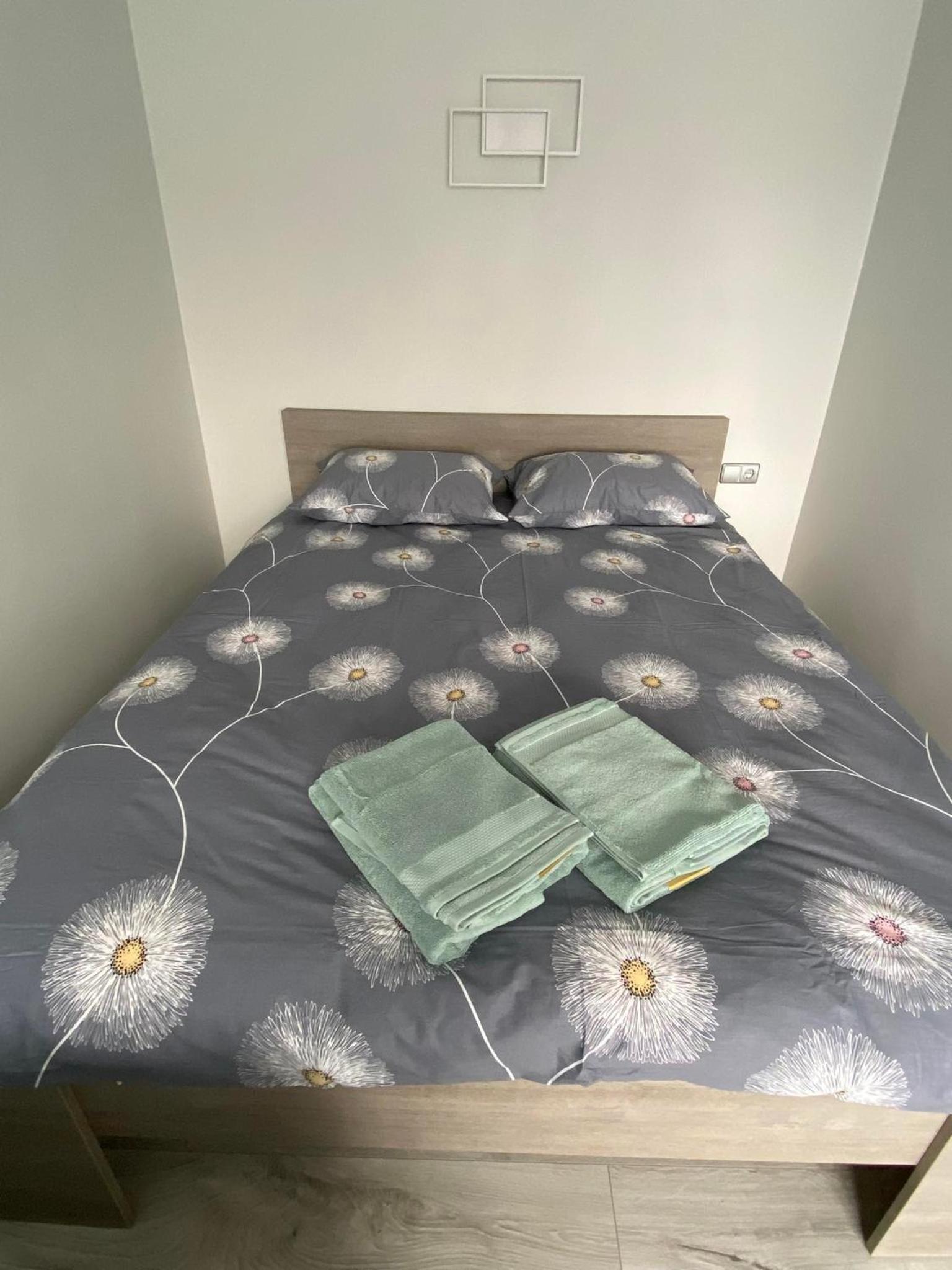 One-Bedroom Apartment - Photo 2