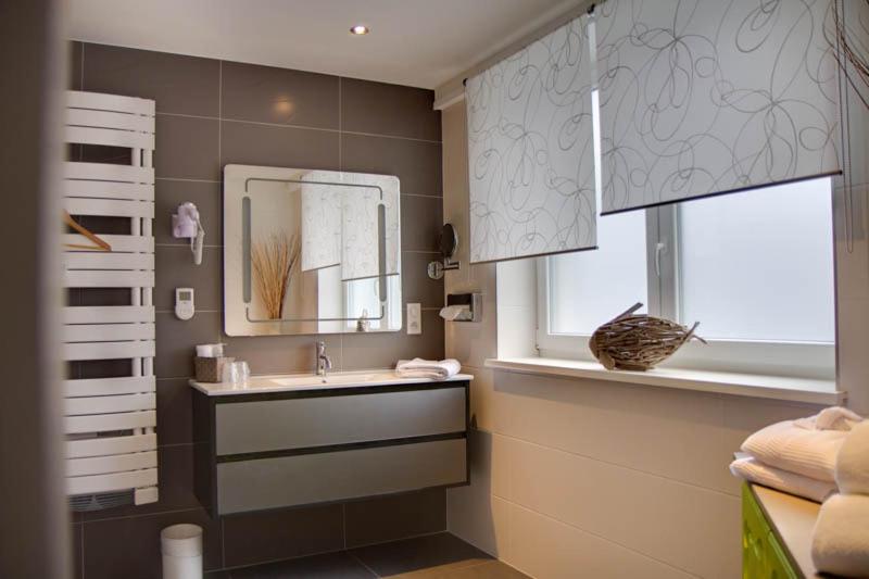 King Suite with Balcony photo 3