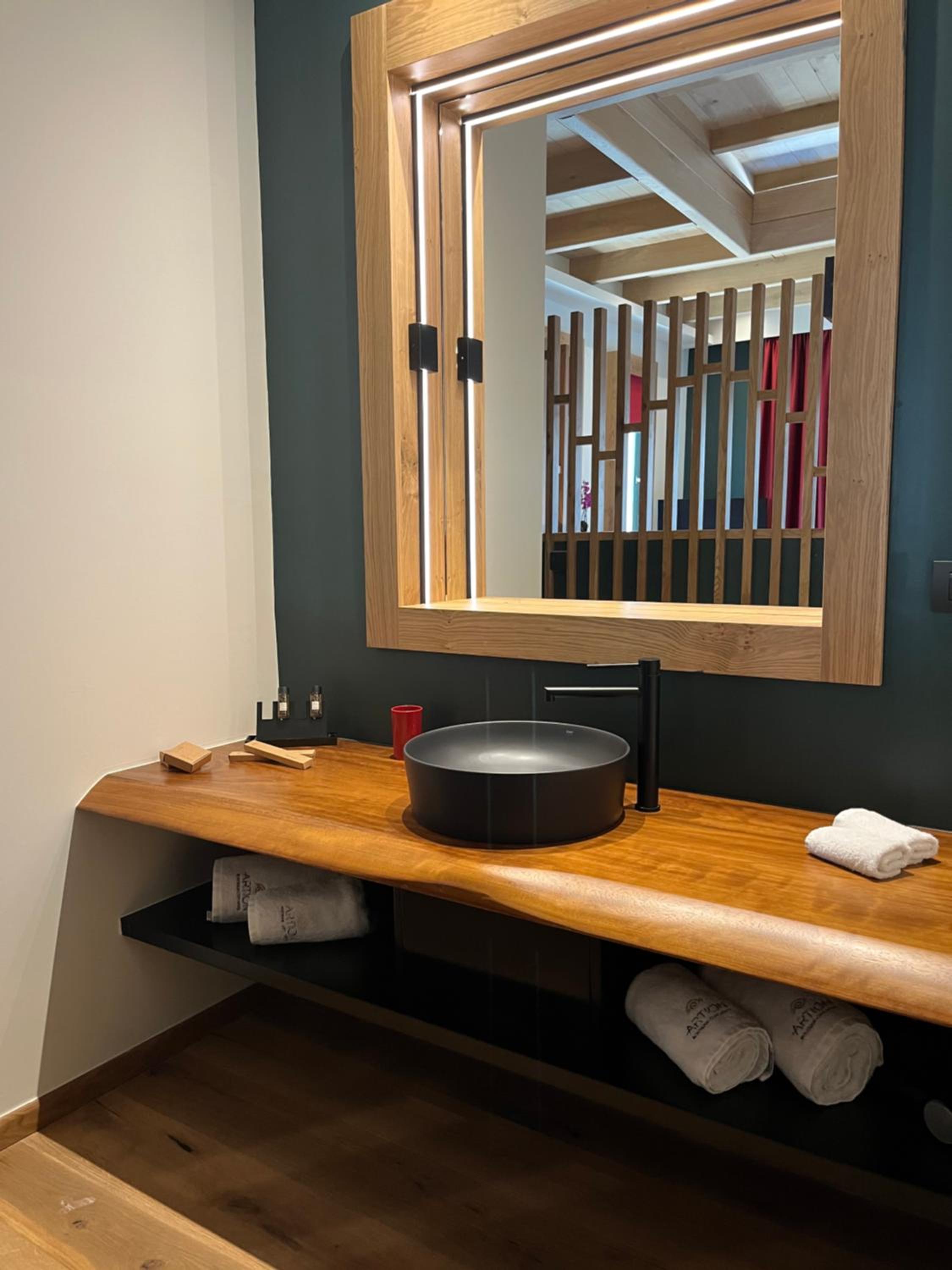 Premium Suite - Photo 1
