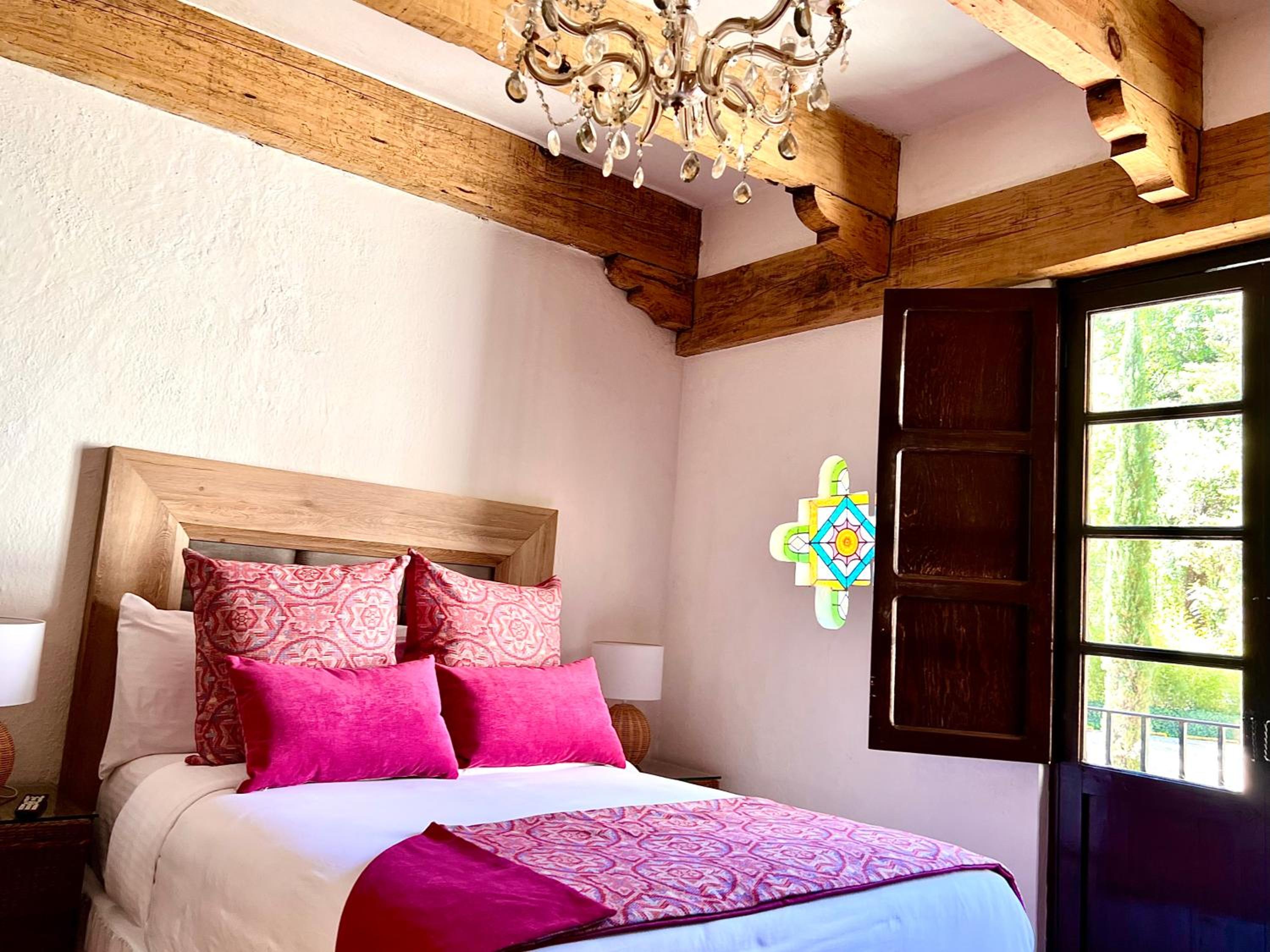 Encanto - Photo 2