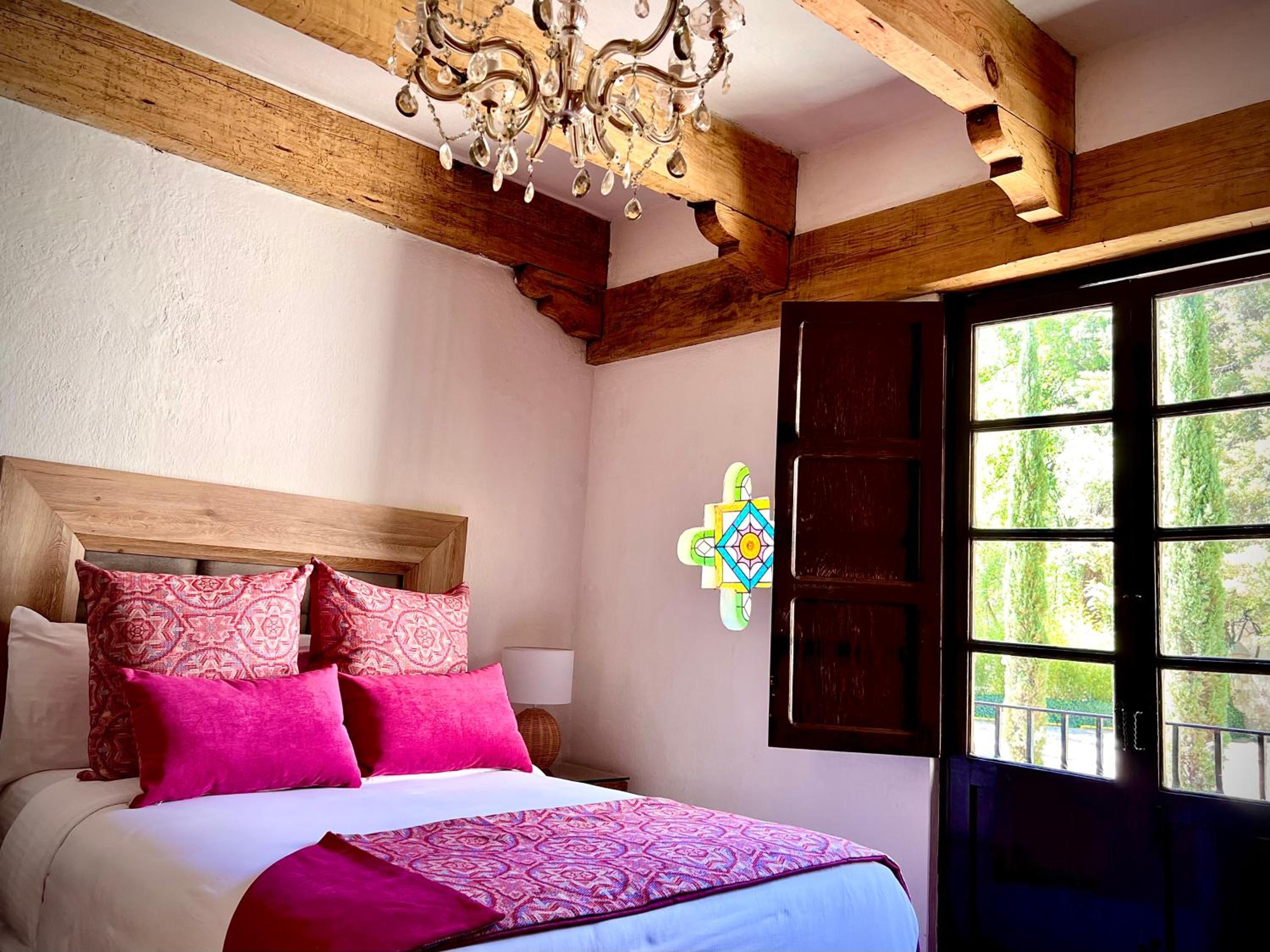 Encanto - Photo 3