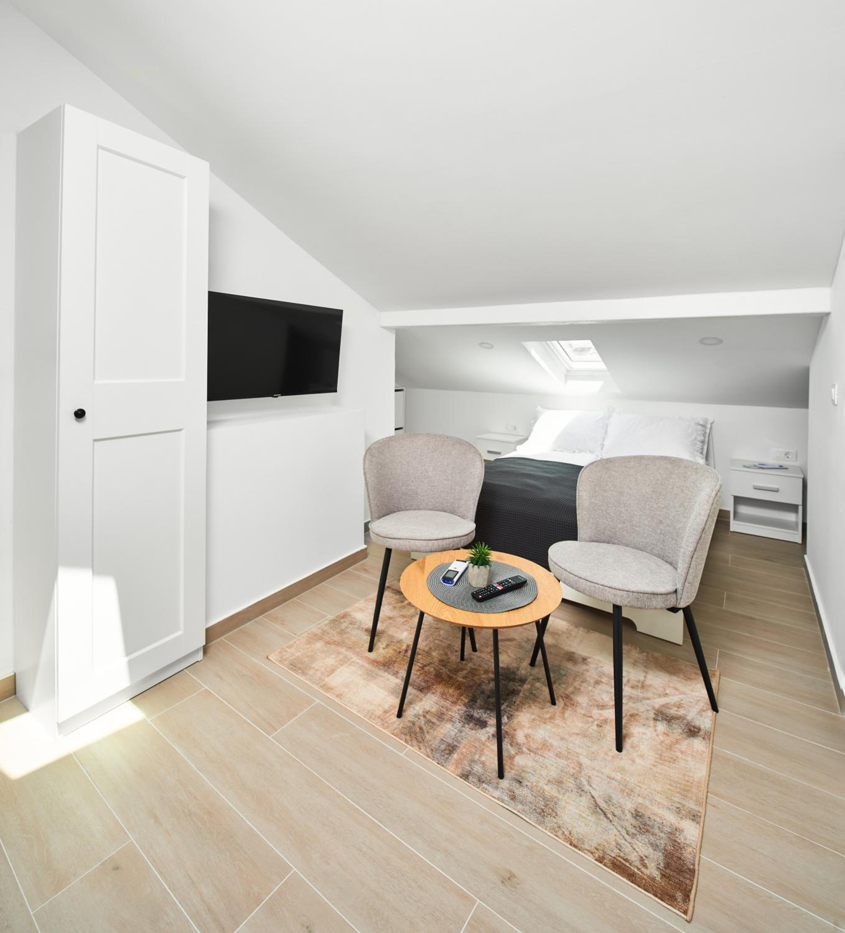 Deluxe Studio