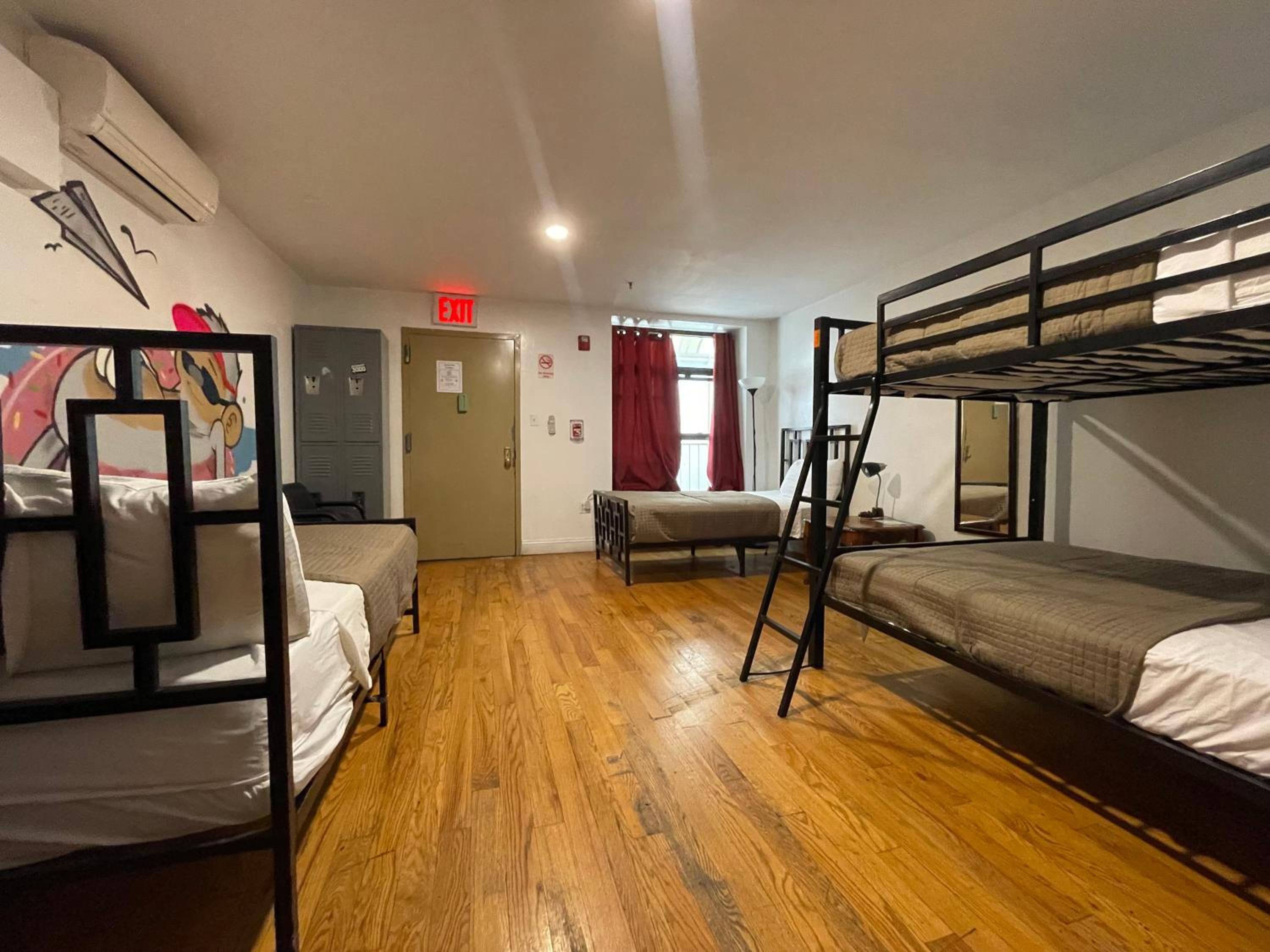Bed in 5-Bed Mixed Dormitory Room photo 3