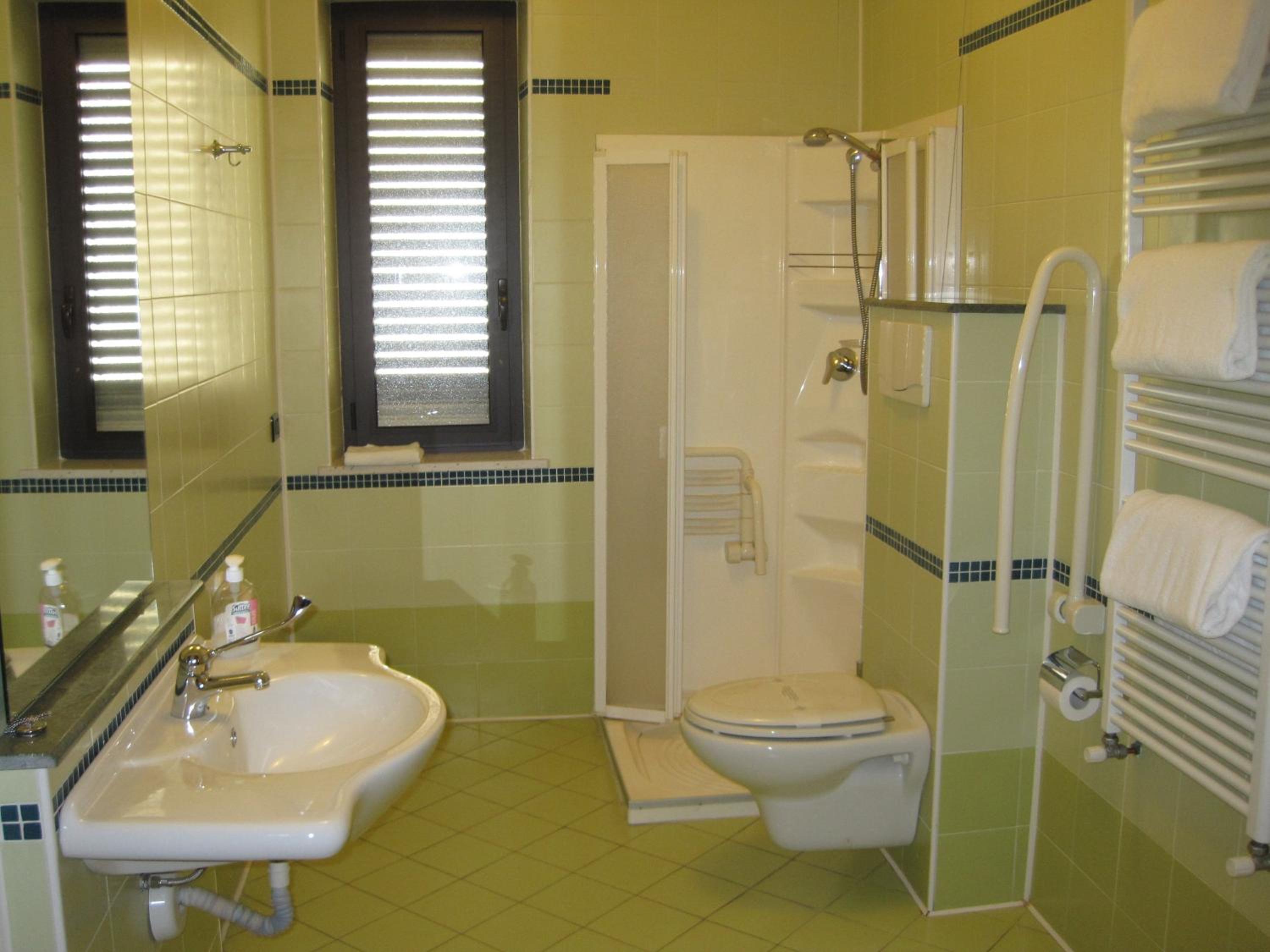 Triple Room with Private Bathroom - Photo 8