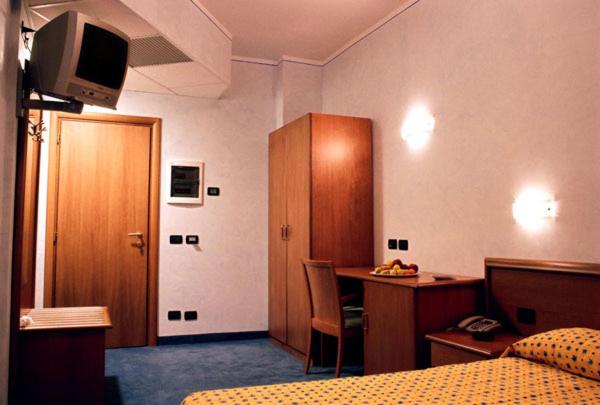 Double Room with Private Bathroom - Photo 1