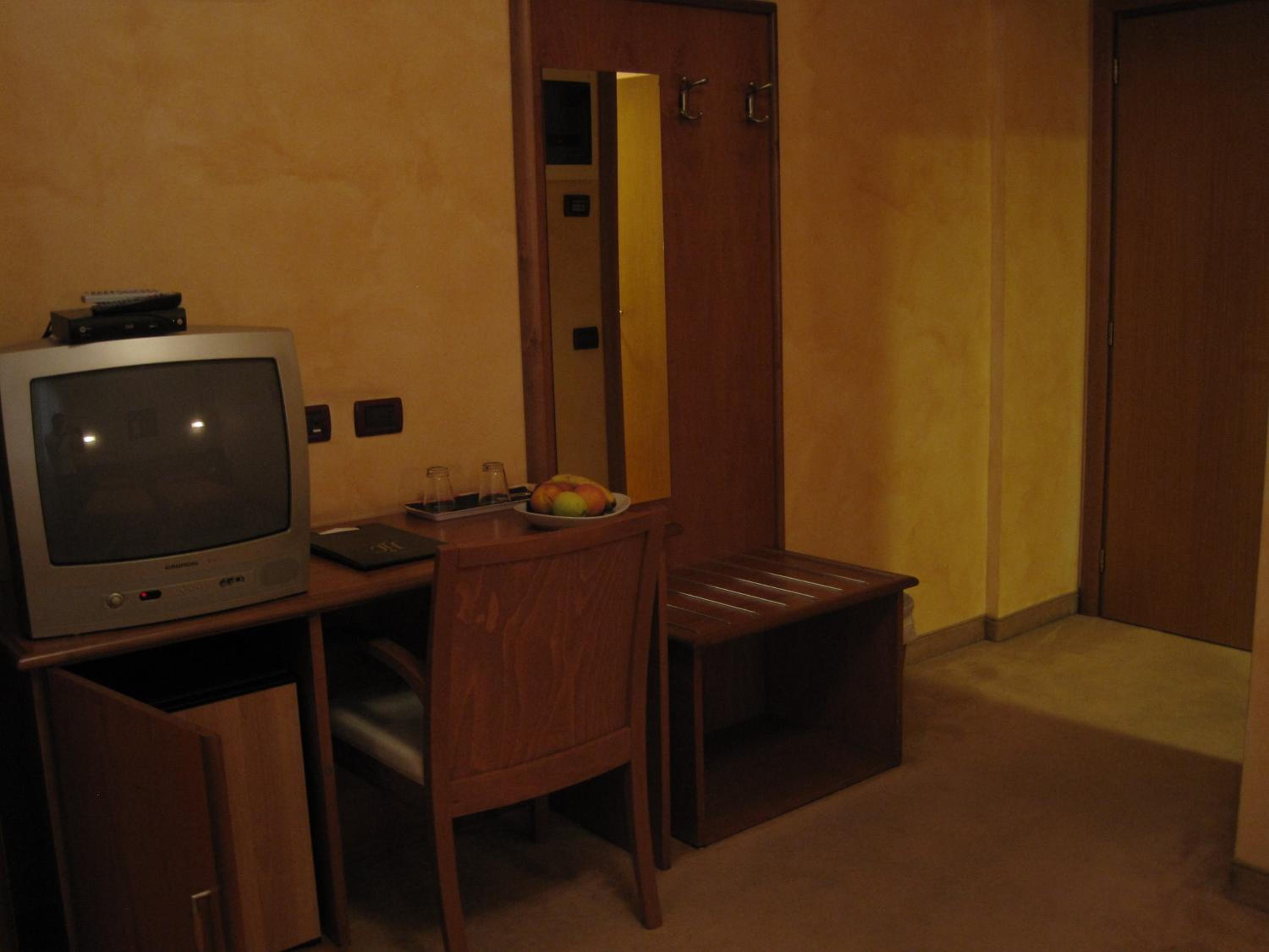 Twin Room with Private Bathroom - Photo 2