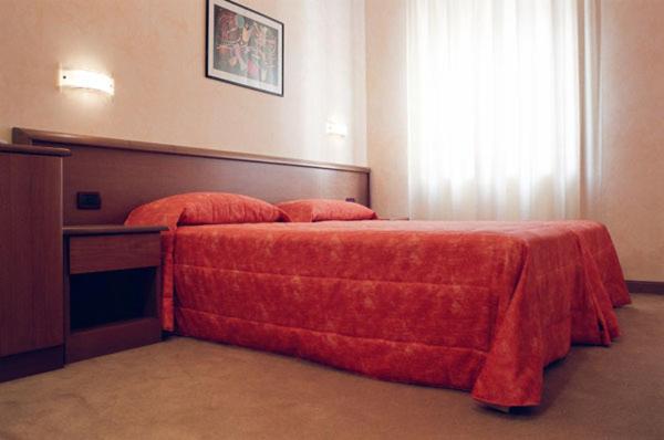 Double Room with Private Bathroom - Photo 3