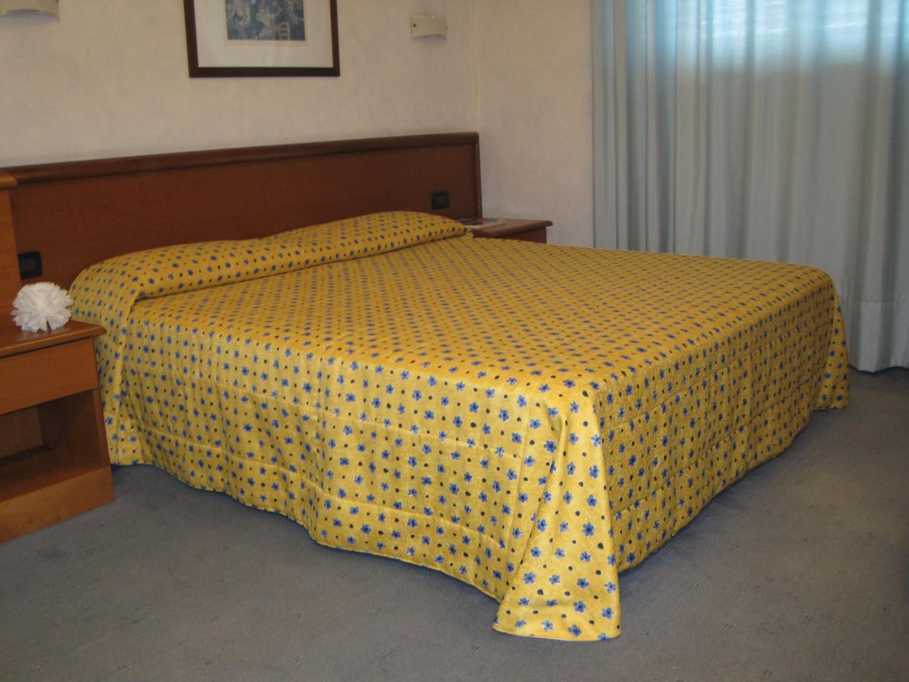 Double Room with Private Bathroom - Photo 2