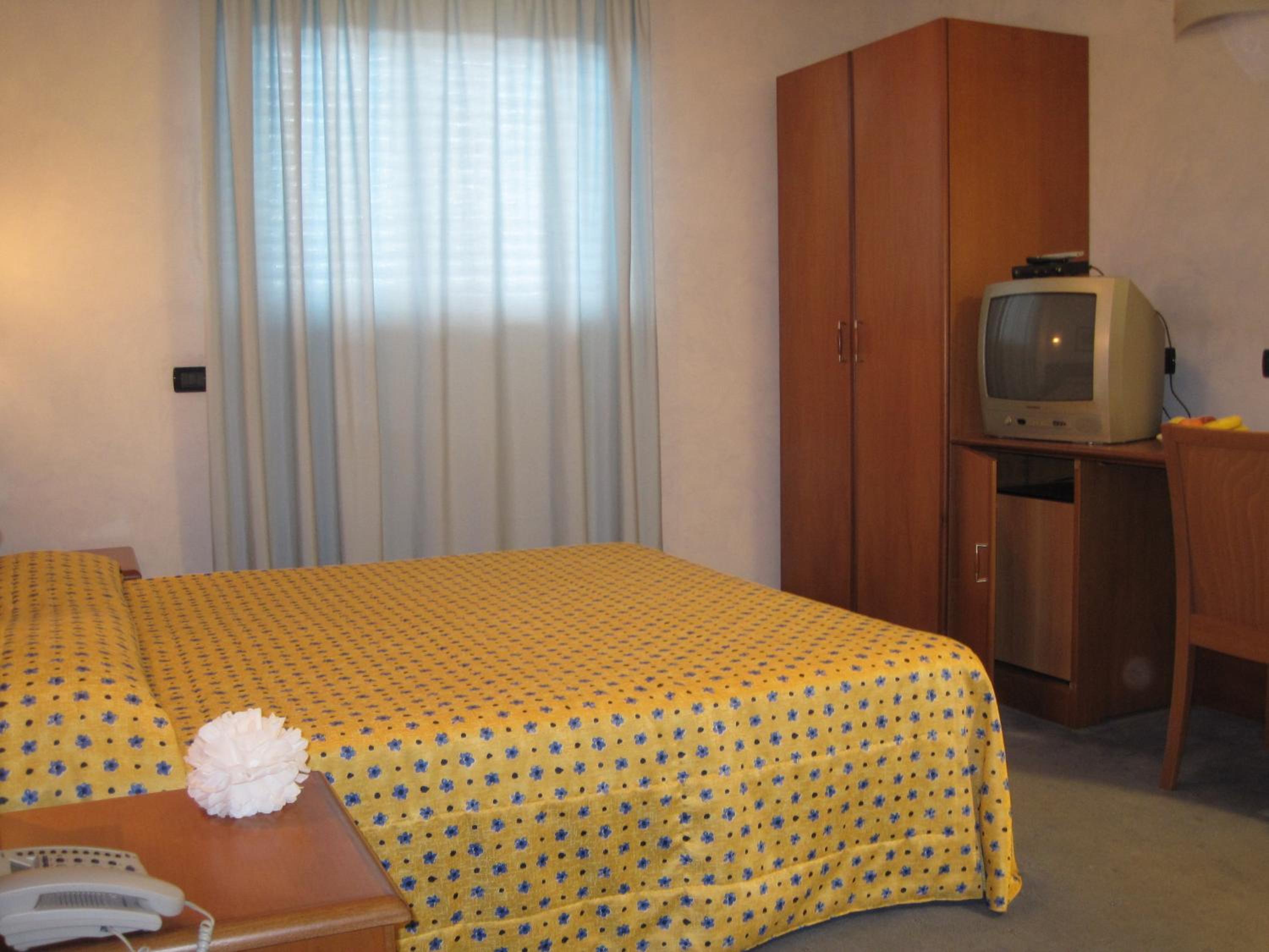Double Room with Private Bathroom - Photo 7