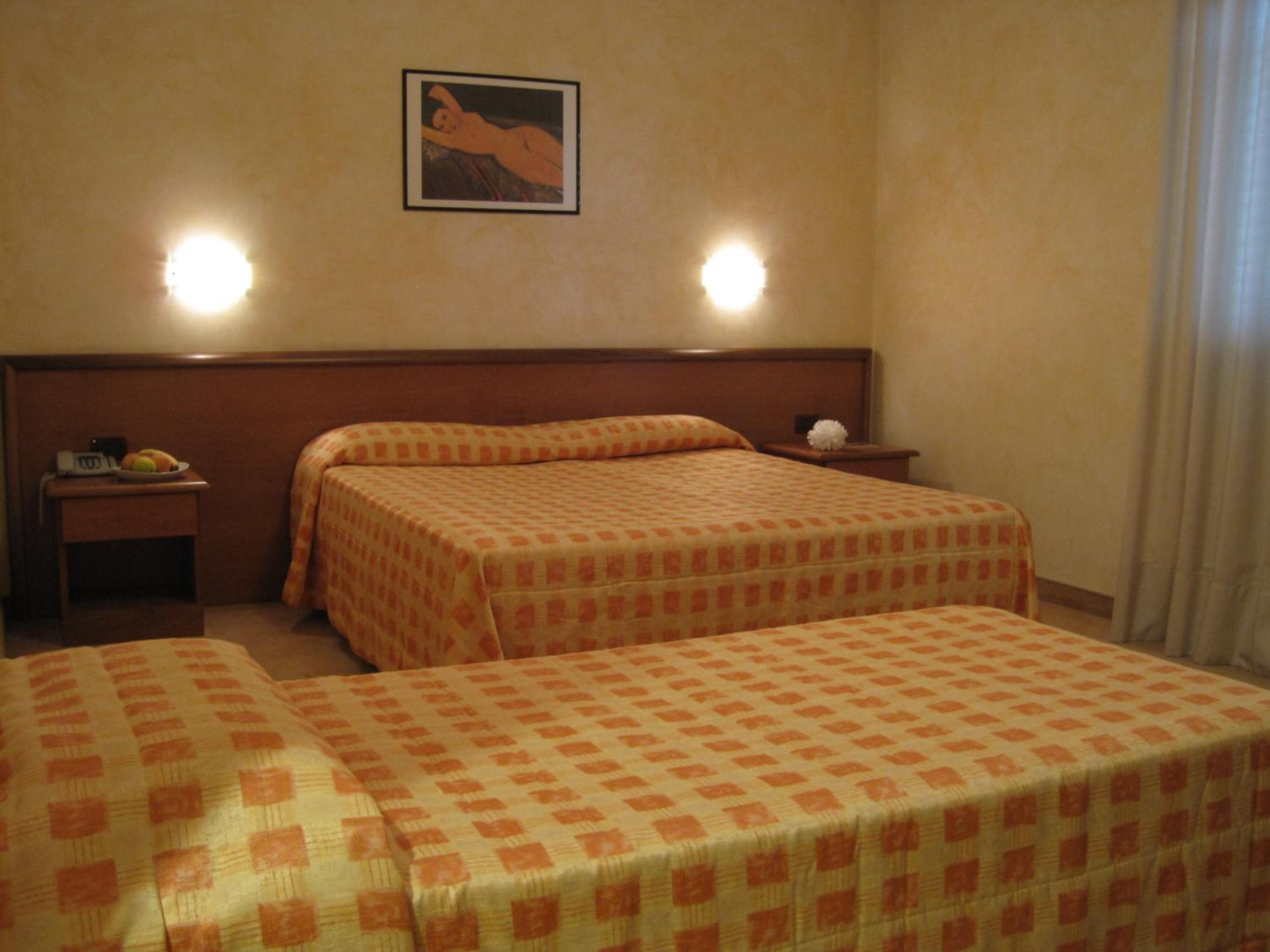 Triple Room with Private Bathroom - Photo 4