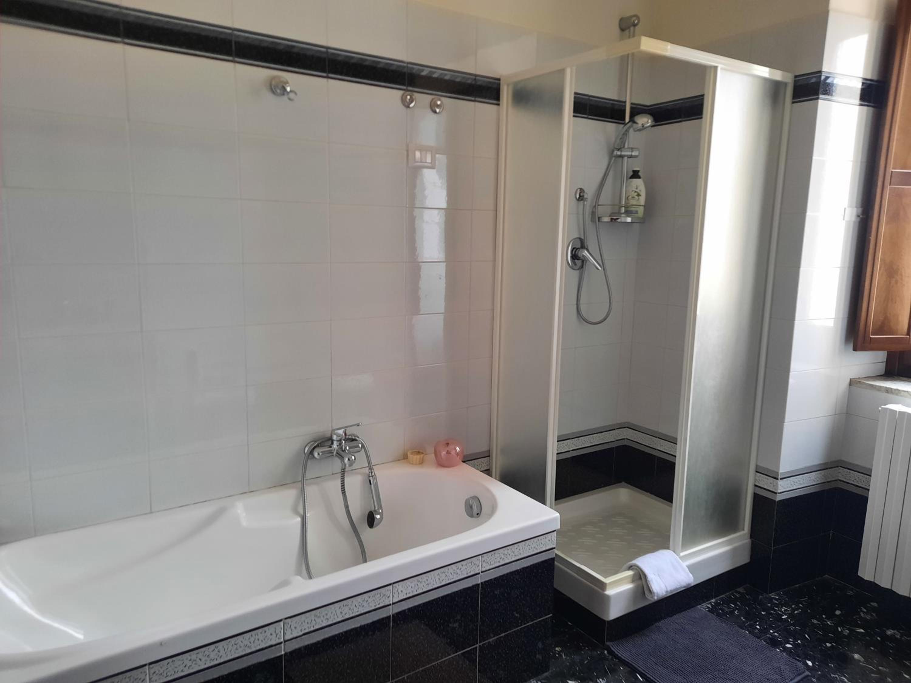 Double or Twin Room - Photo 14