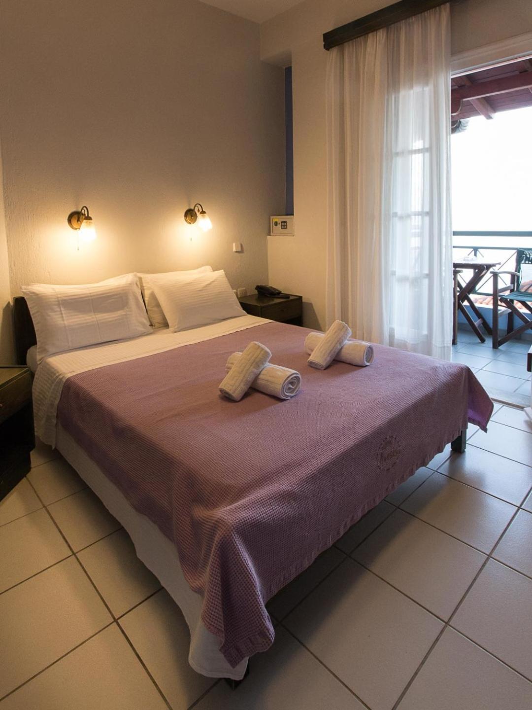 Double or Twin Room with Sea View photo 1