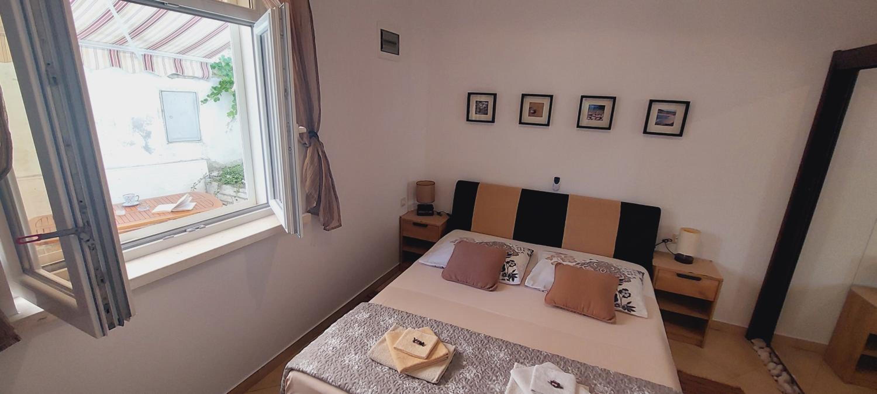 One-Bedroom Apartment with Patio photo 3