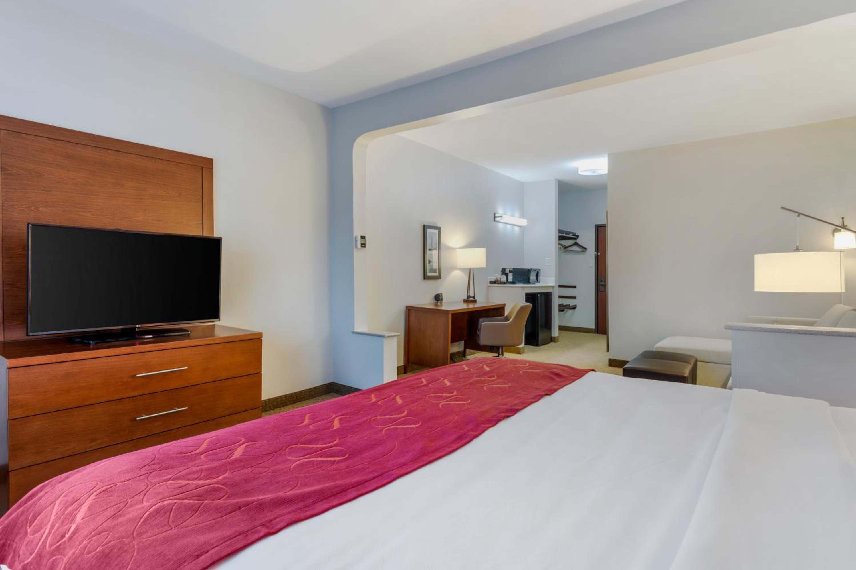Suite with Sofa Bed - Non-Smoking photo 2
