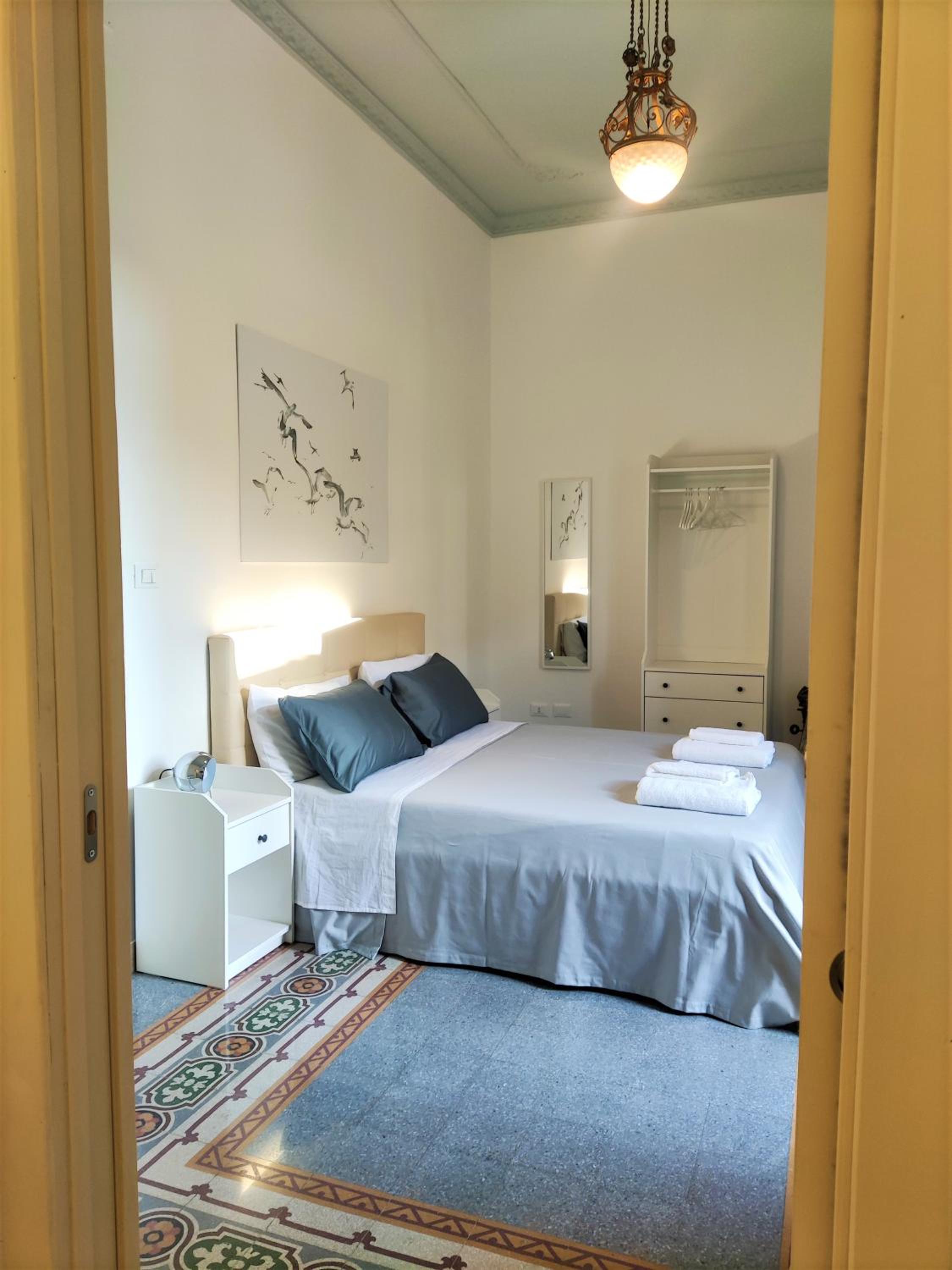 Double Room with Balcony - Photo 23