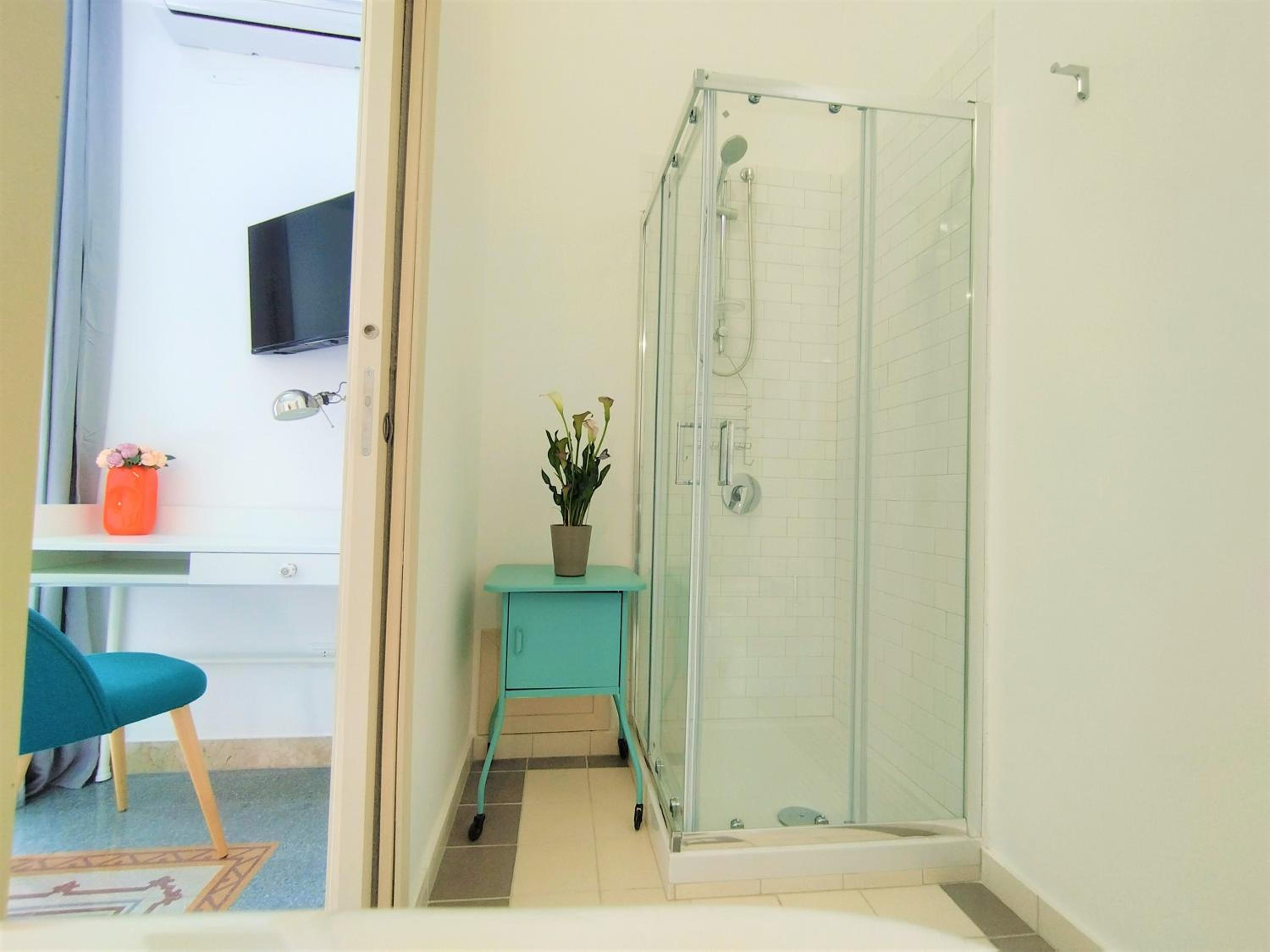 Double Room with Balcony - Photo 20