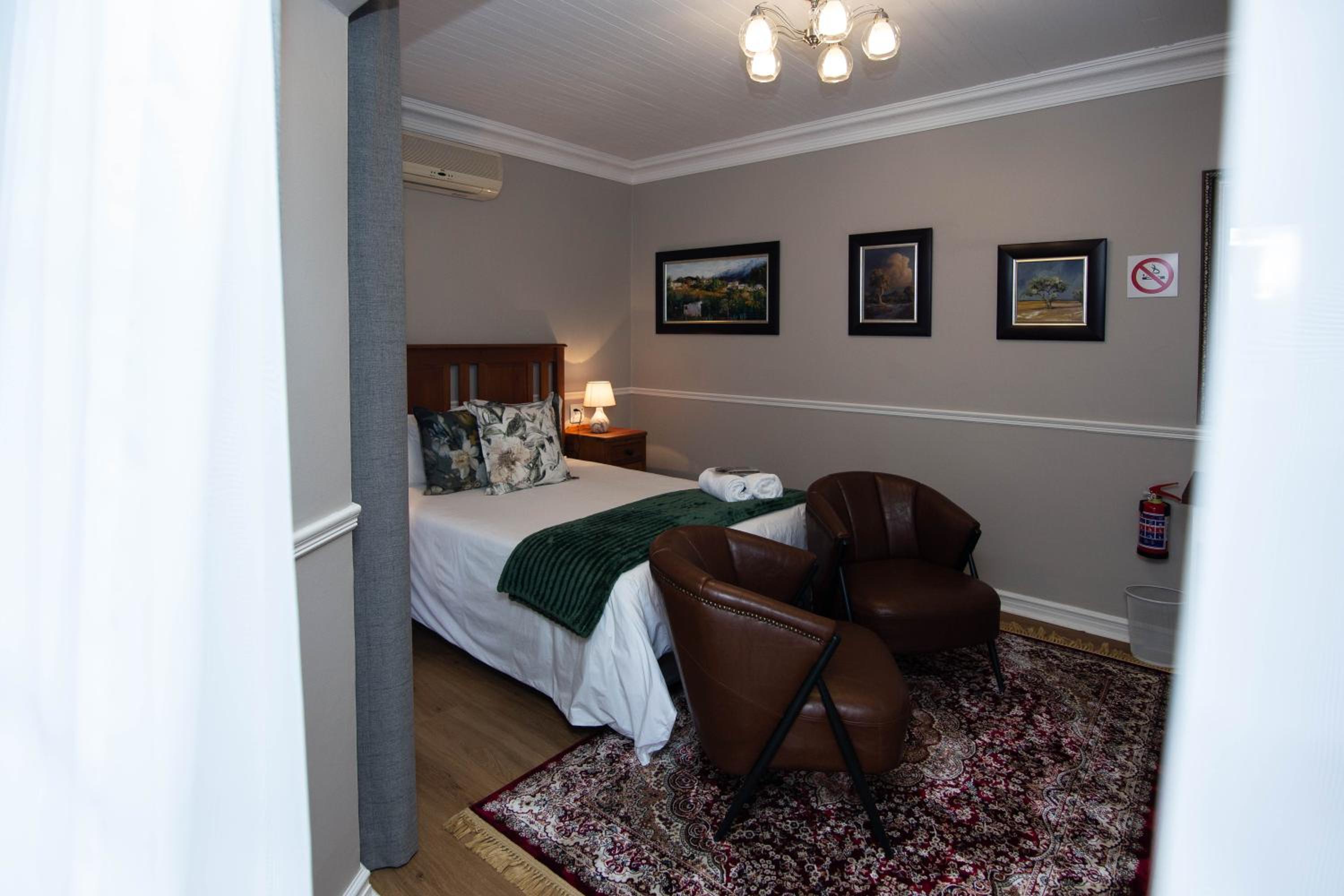 Standard Double Room - Photo 2