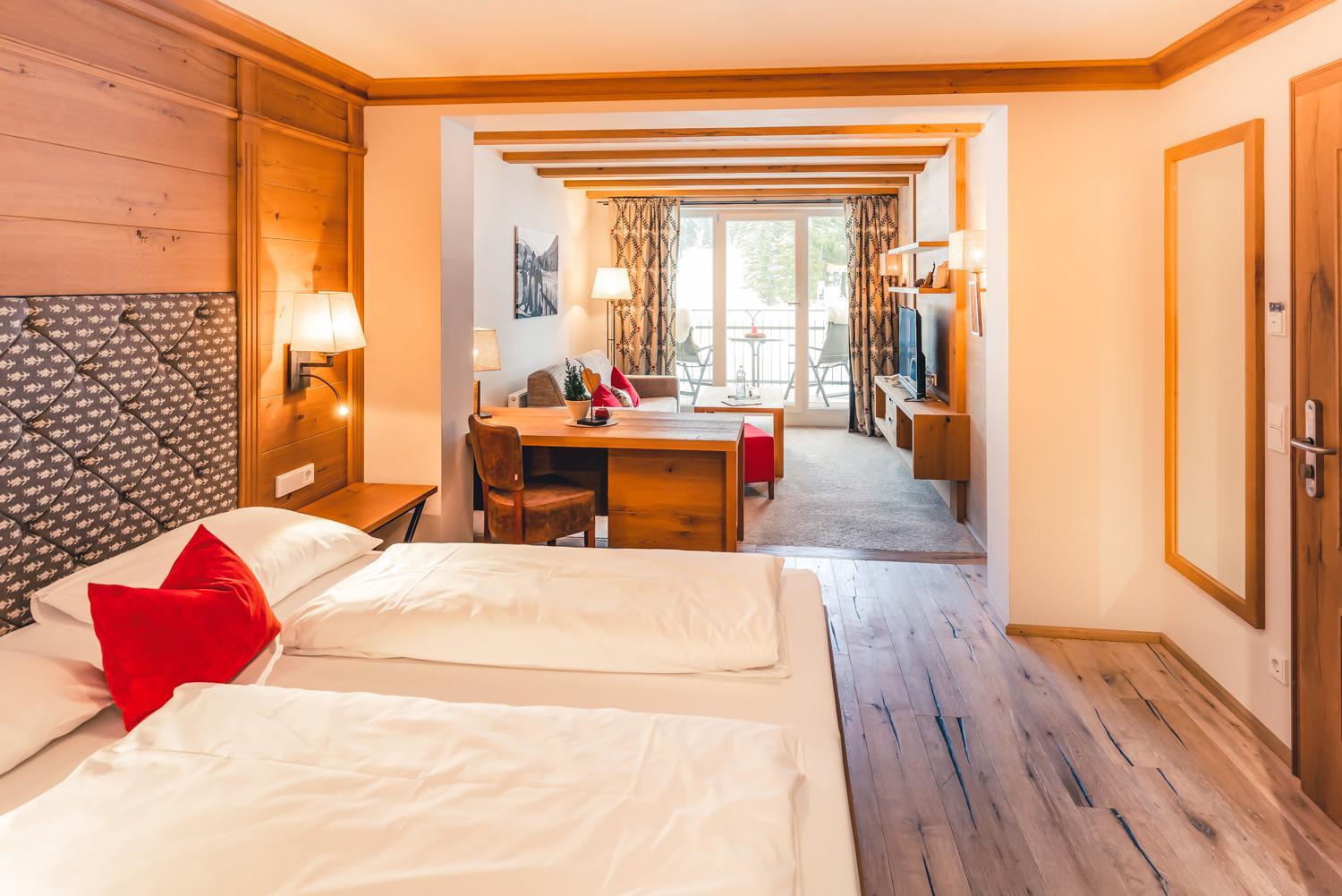 Deluxe Double Room with Balcony photo 2
