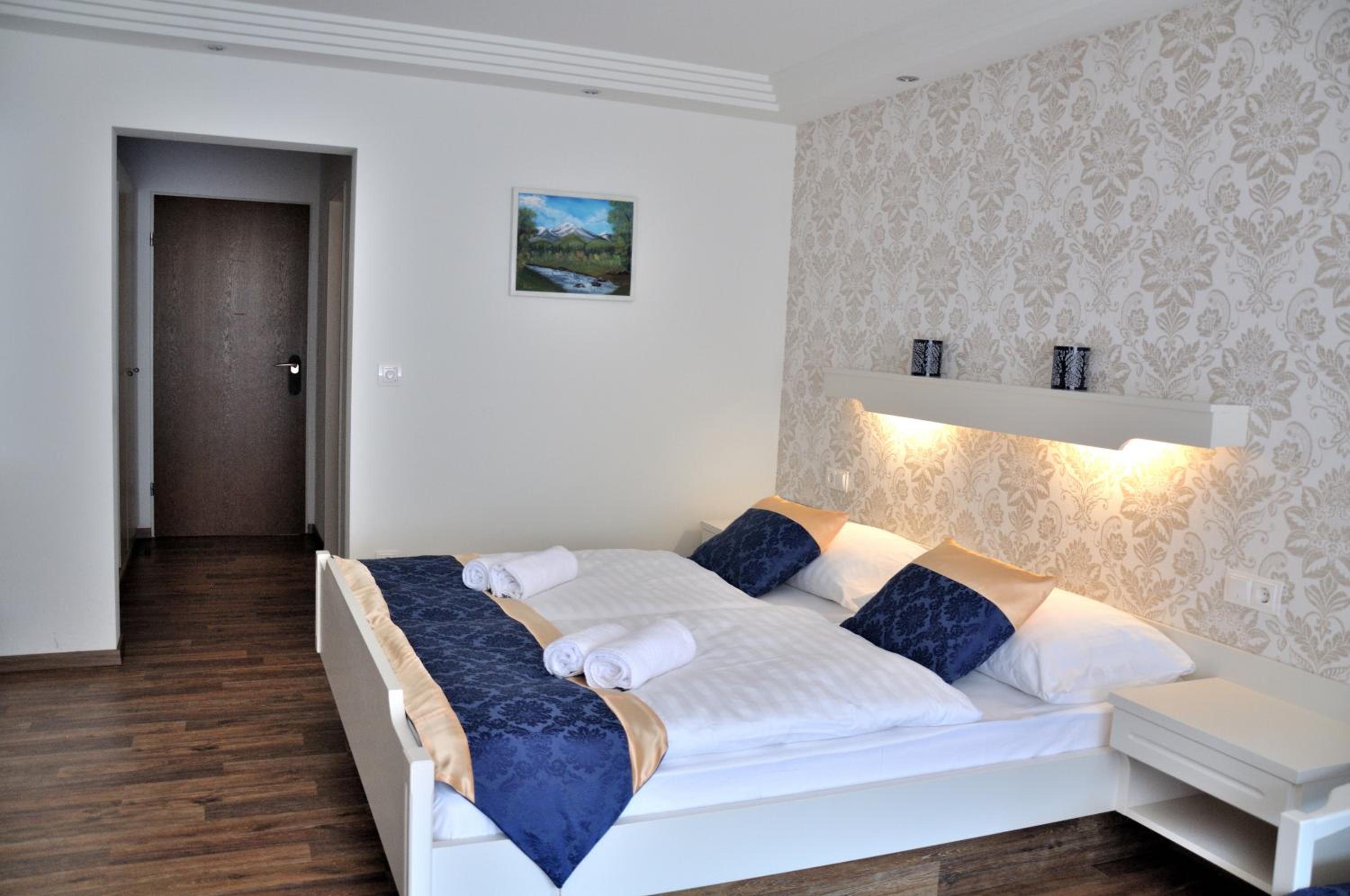 Deluxe Double Room with Shower
