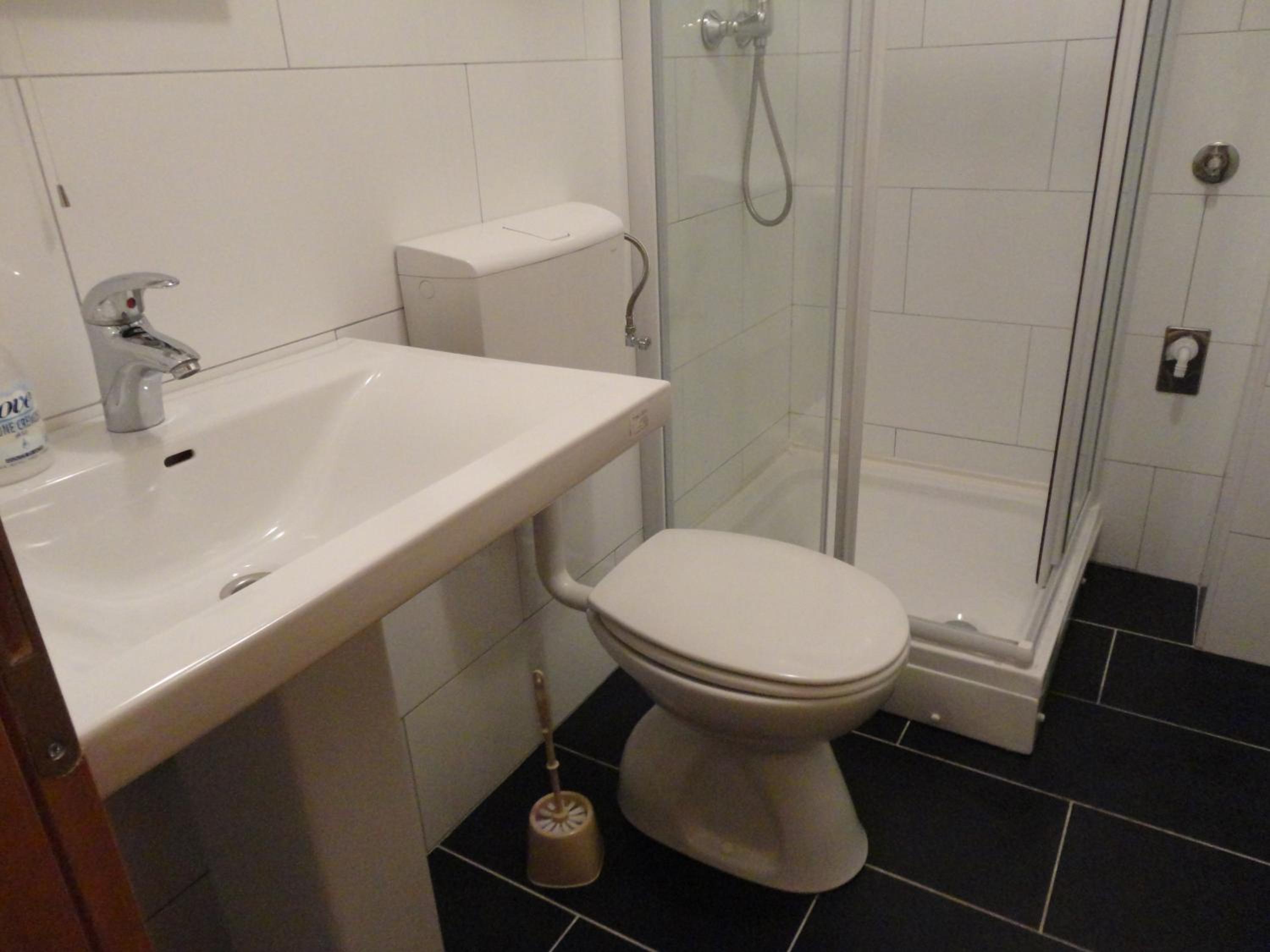 Premium Twin Room - Photo 11
