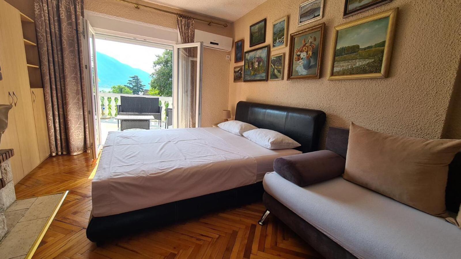 Studio with Balcony and Sea View