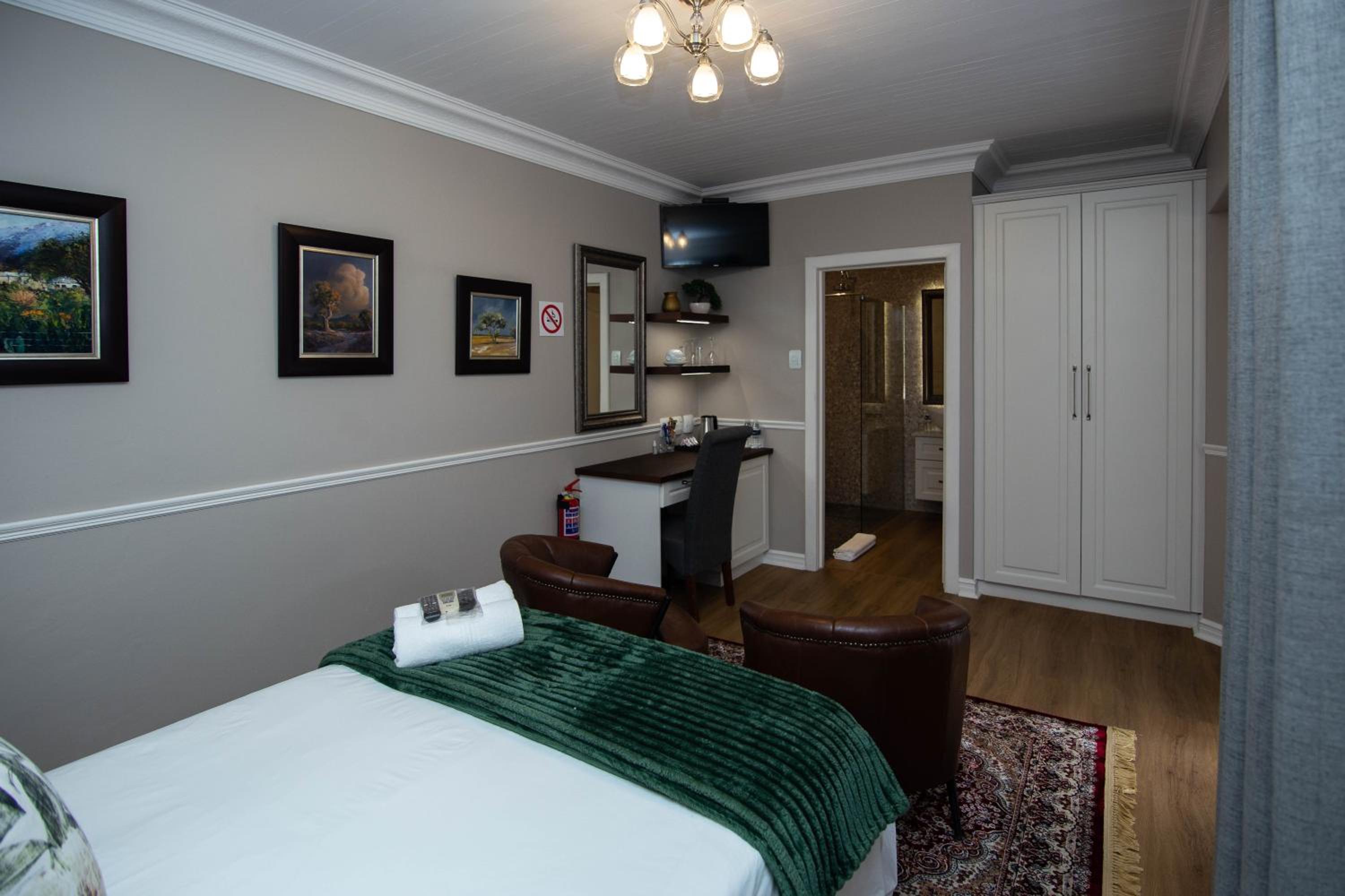 Standard Double Room - Photo 6