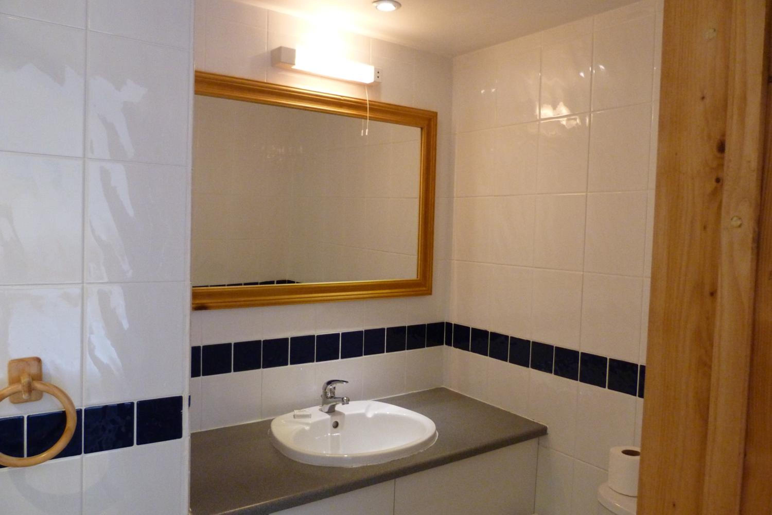 Double Room - Photo 8