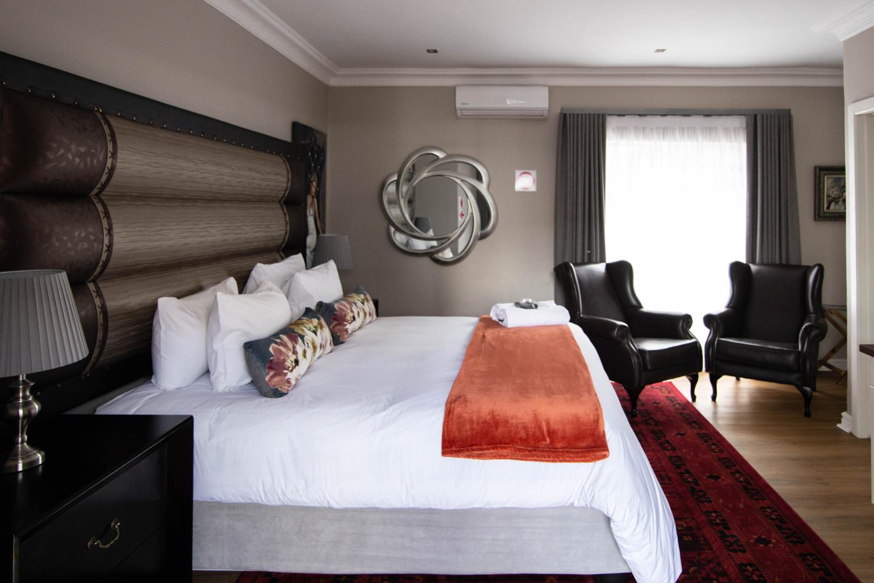Large Double Room - Photo 3