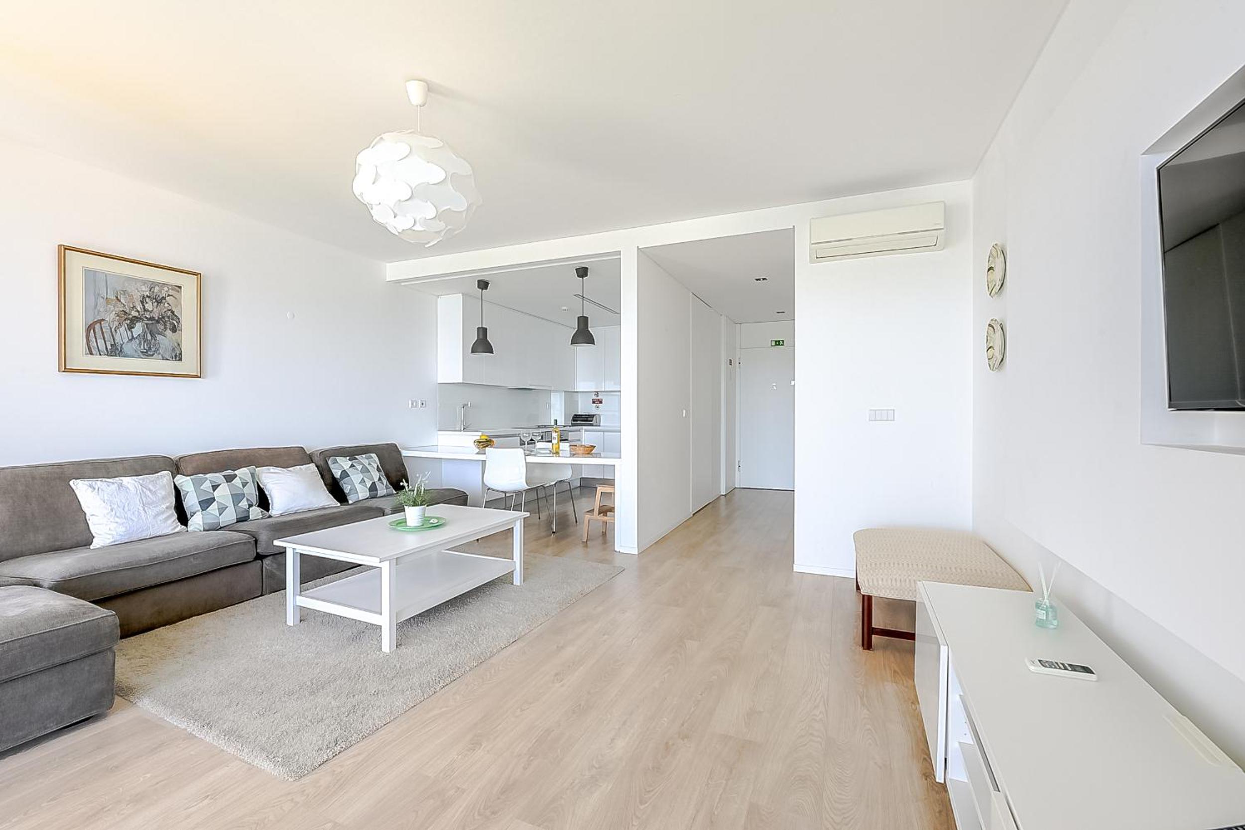 One-Bedroom Apartment photo 1