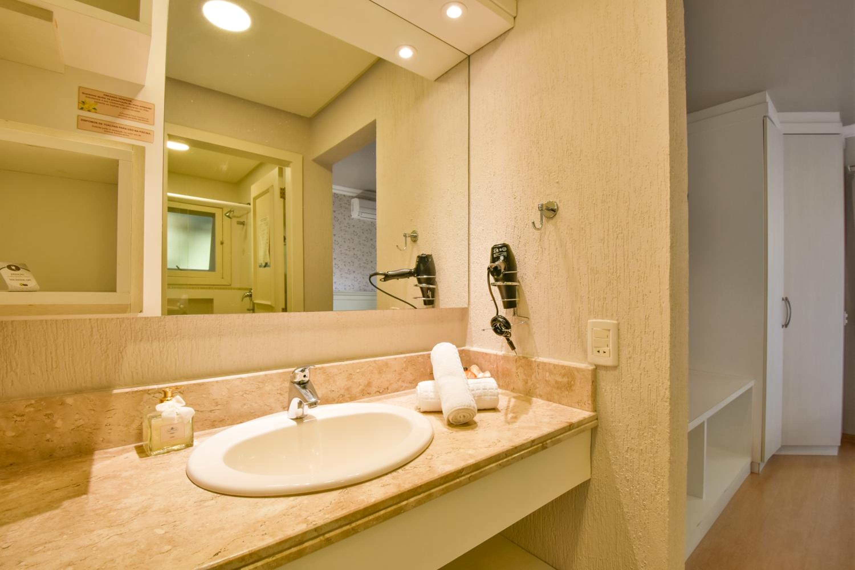 Luxury Suite photo 3