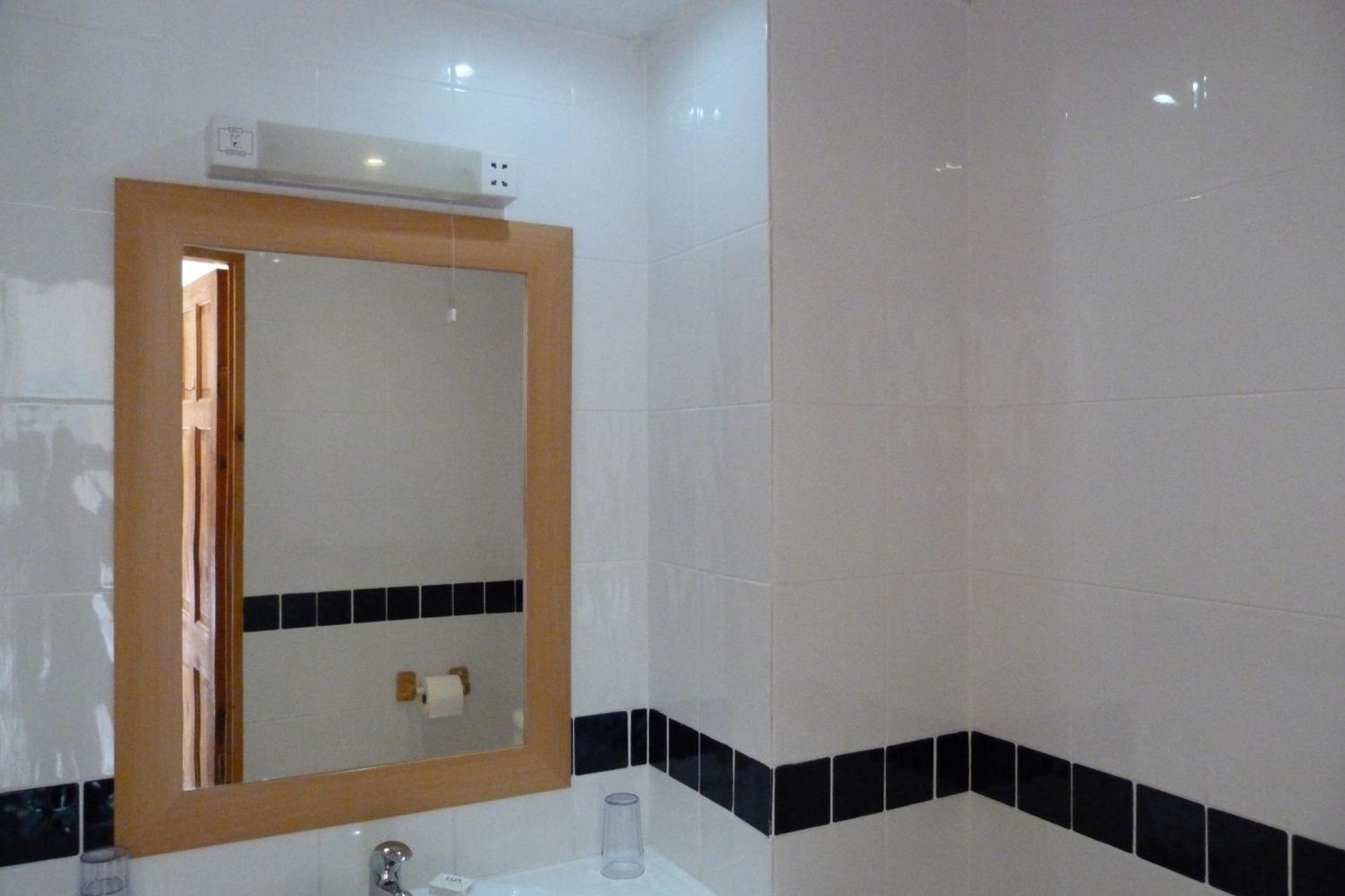 Double Room - Photo 6